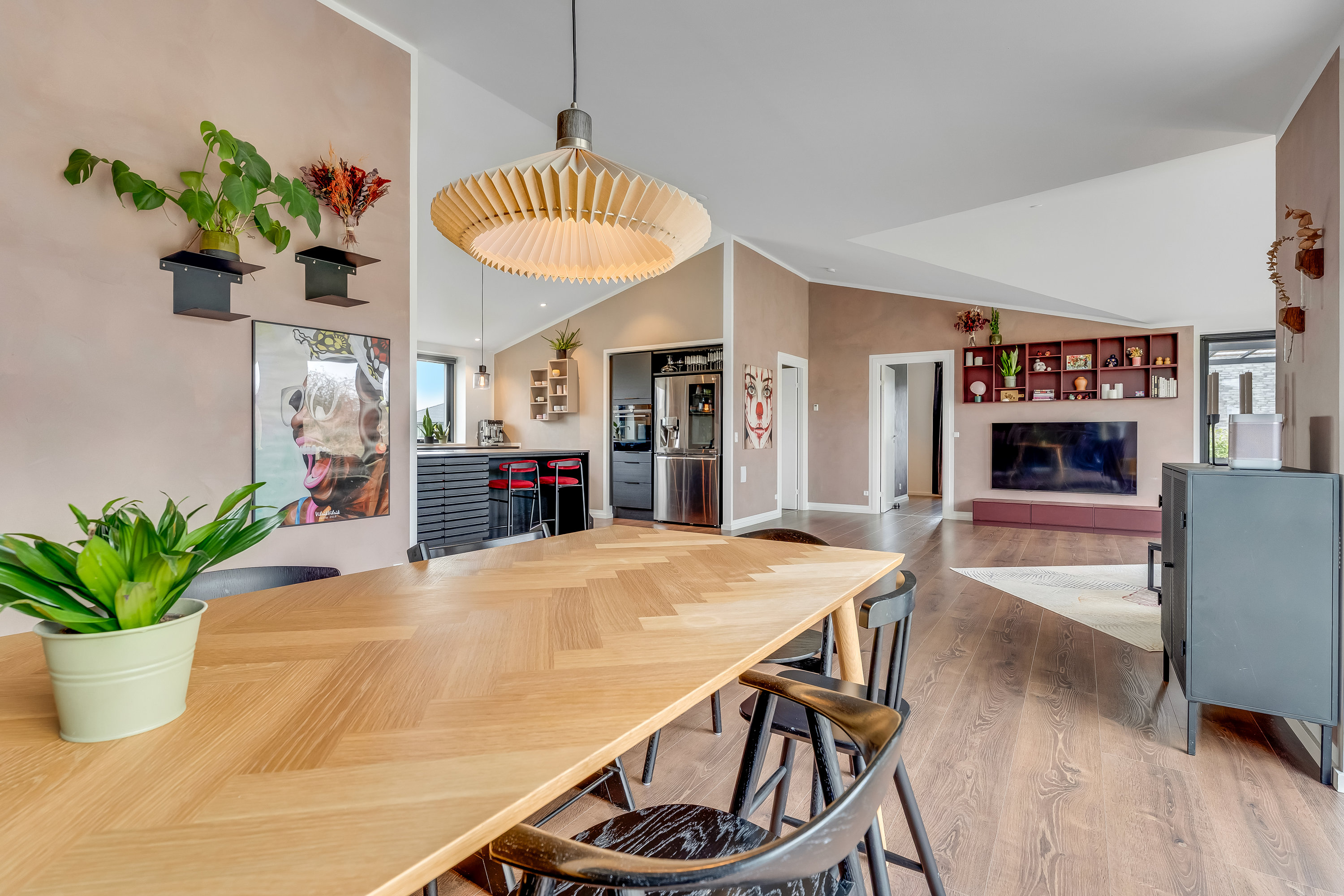 Fremhævet stue billede i fuldskærmstilstand. Billede af Anemonevænget 17, Nordbyen, 4800 Nykøbing F