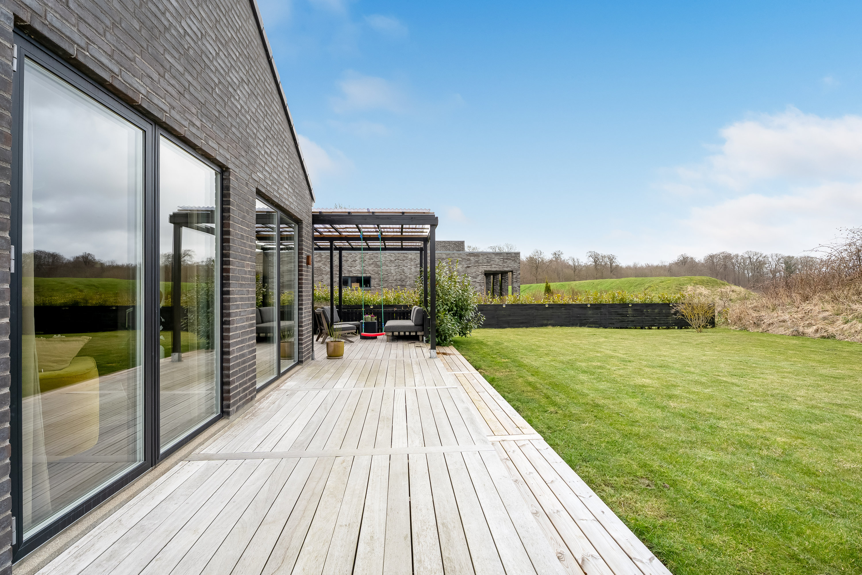 Fremhævet terrasse billede i fuldskærmstilstand. Billede af Anemonevænget 17, Nordbyen, 4800 Nykøbing F