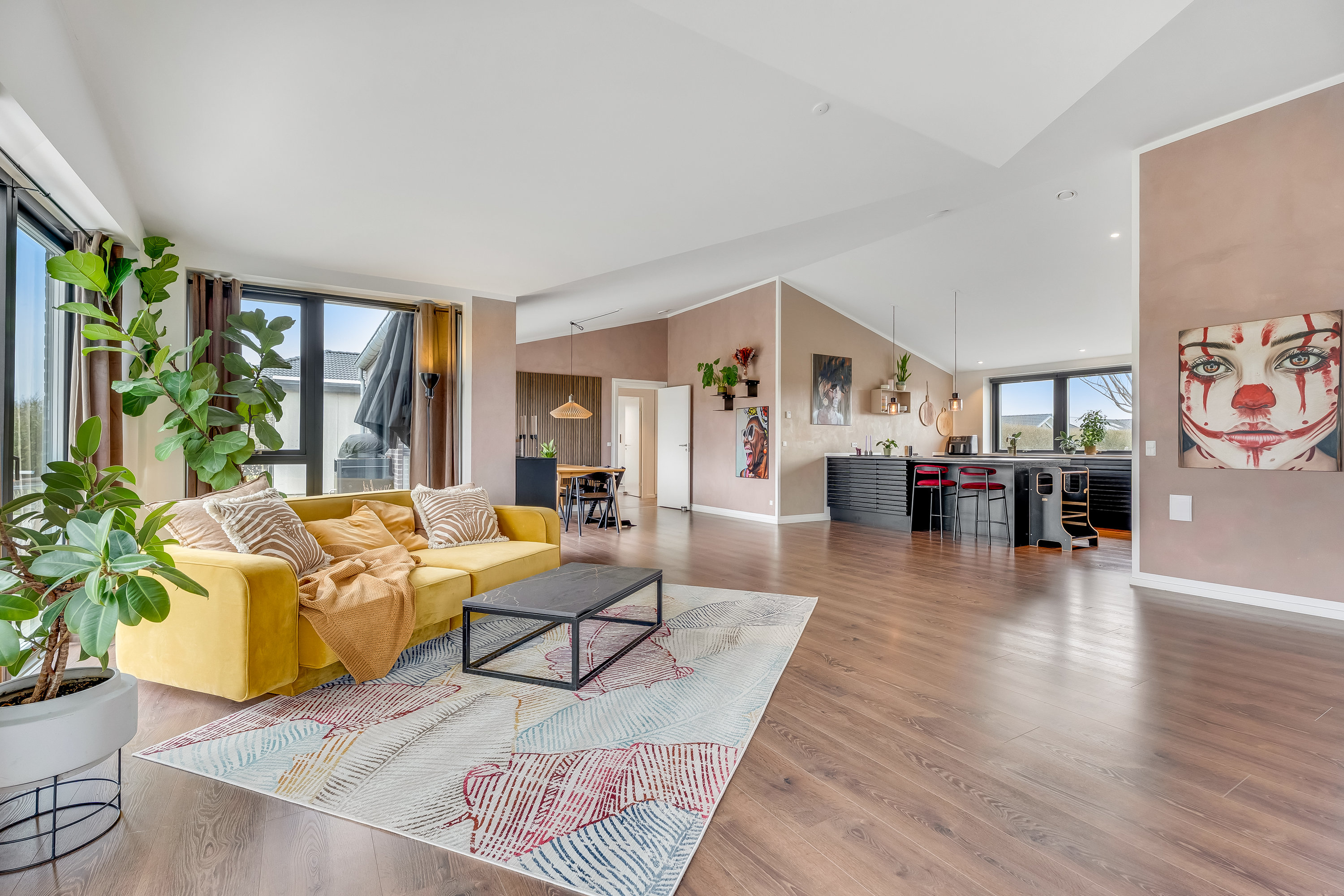 Fremhævet stue billede i fuldskærmstilstand. Billede af Anemonevænget 17, Nordbyen, 4800 Nykøbing F