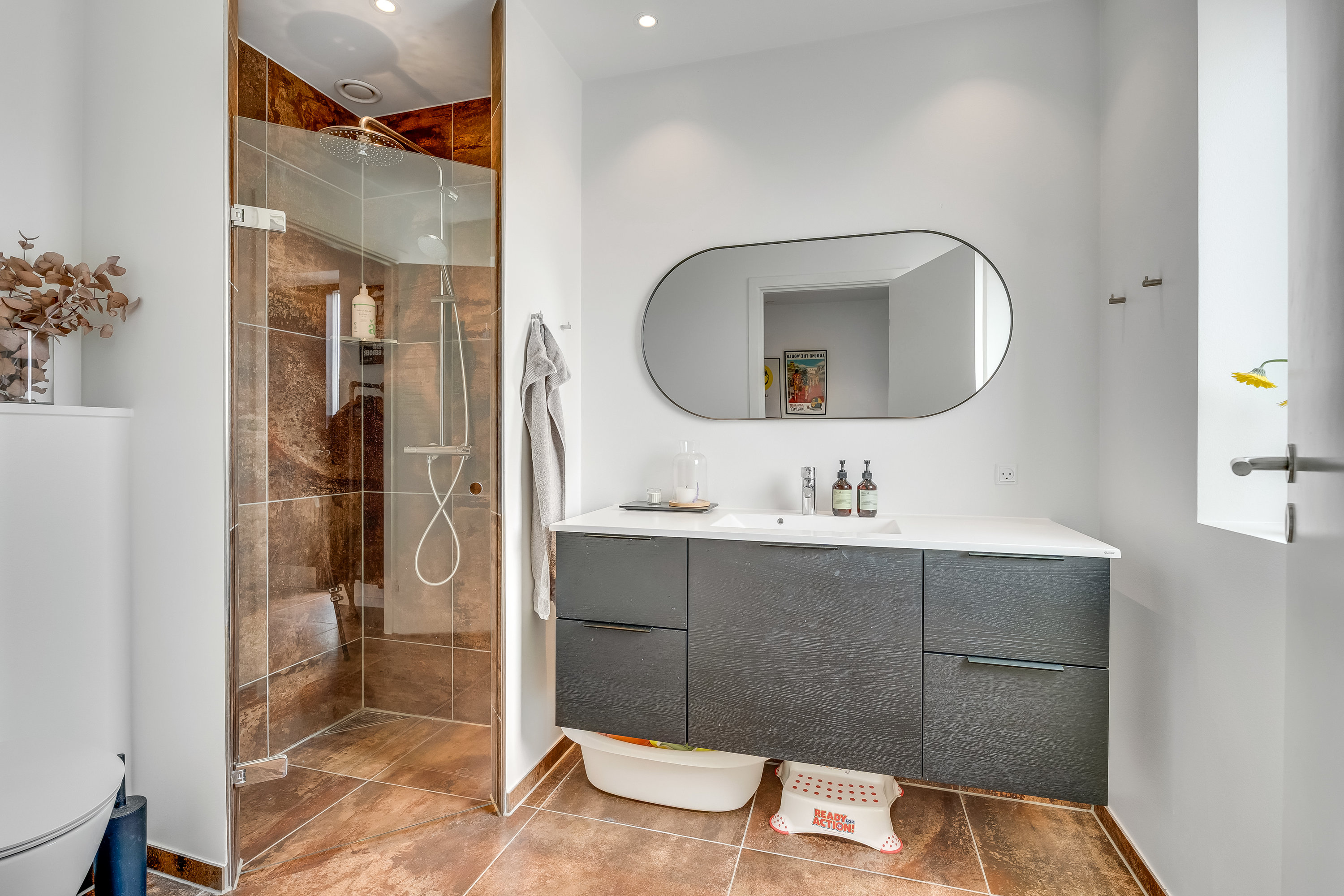 Miniaturebillede 2: badeværelse. Billede af Anemonevænget 17, Nordbyen, 4800 Nykøbing F