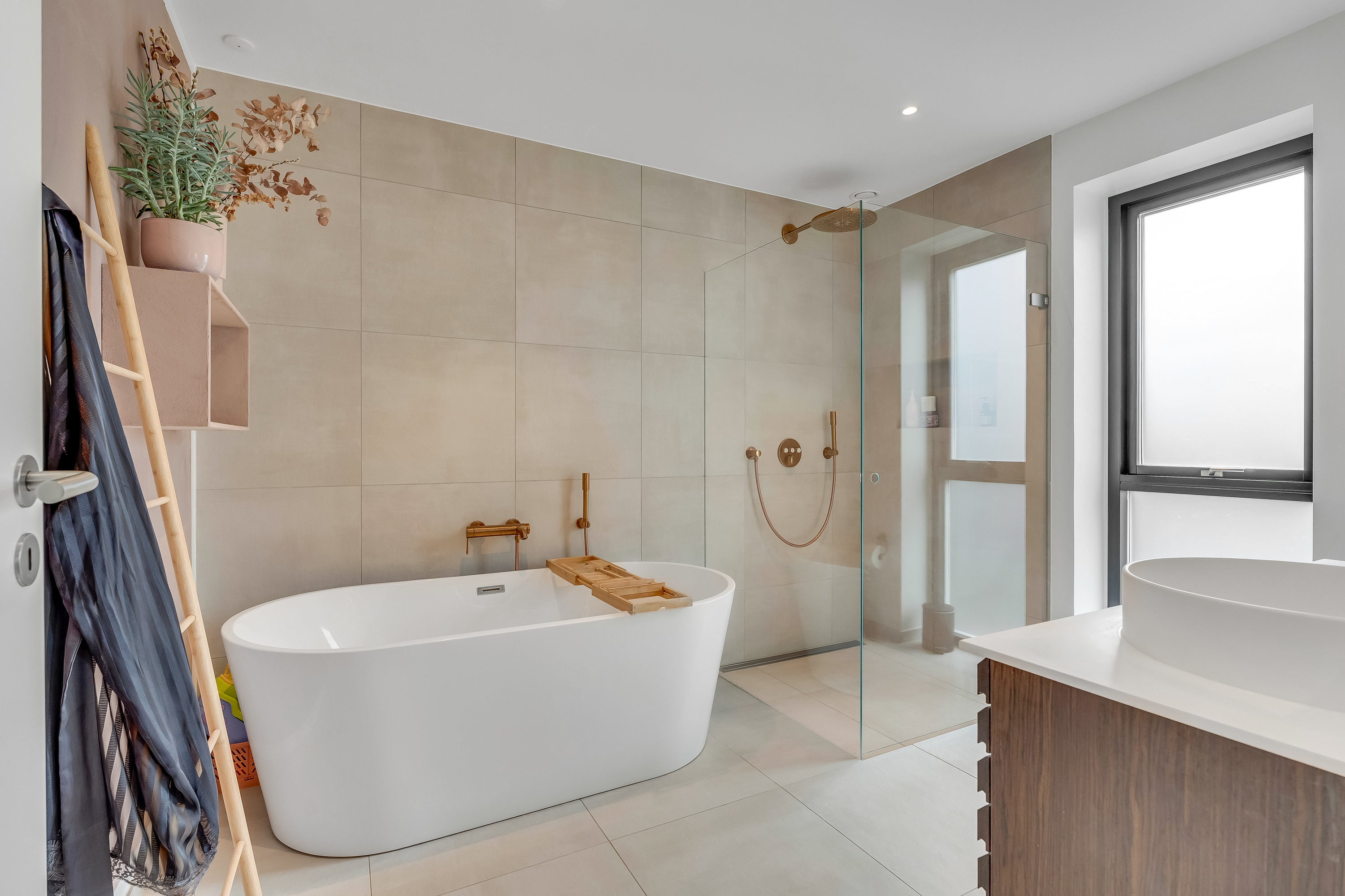 Fremhævet badeværelse billede i fuldskærmstilstand. Billede af Anemonevænget 17, Nordbyen, 4800 Nykøbing F