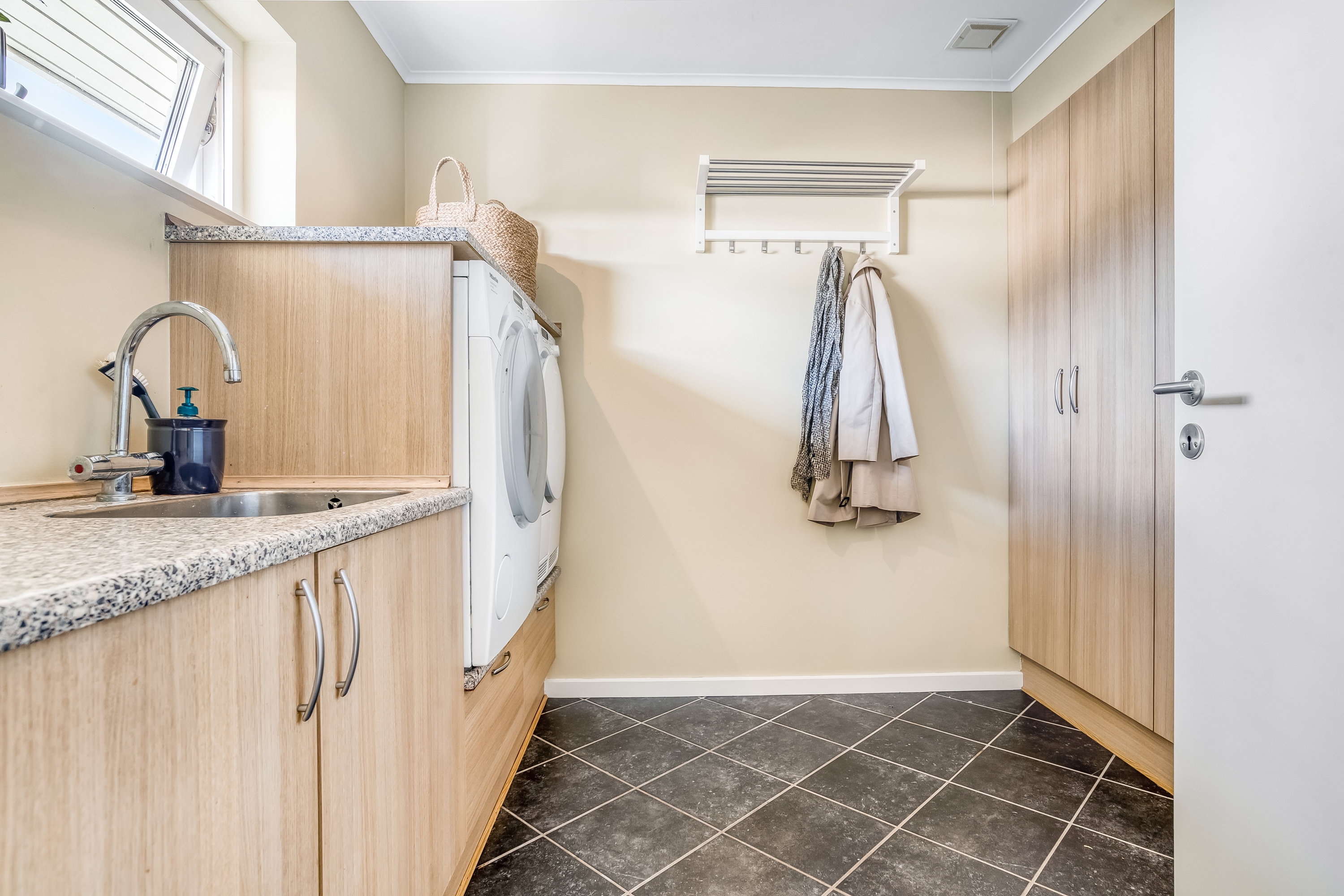 Fremhævet  billede i fuldskærmstilstand. Billede af Fløjlsgræsset 26, Mejrup, 7500 Holstebro