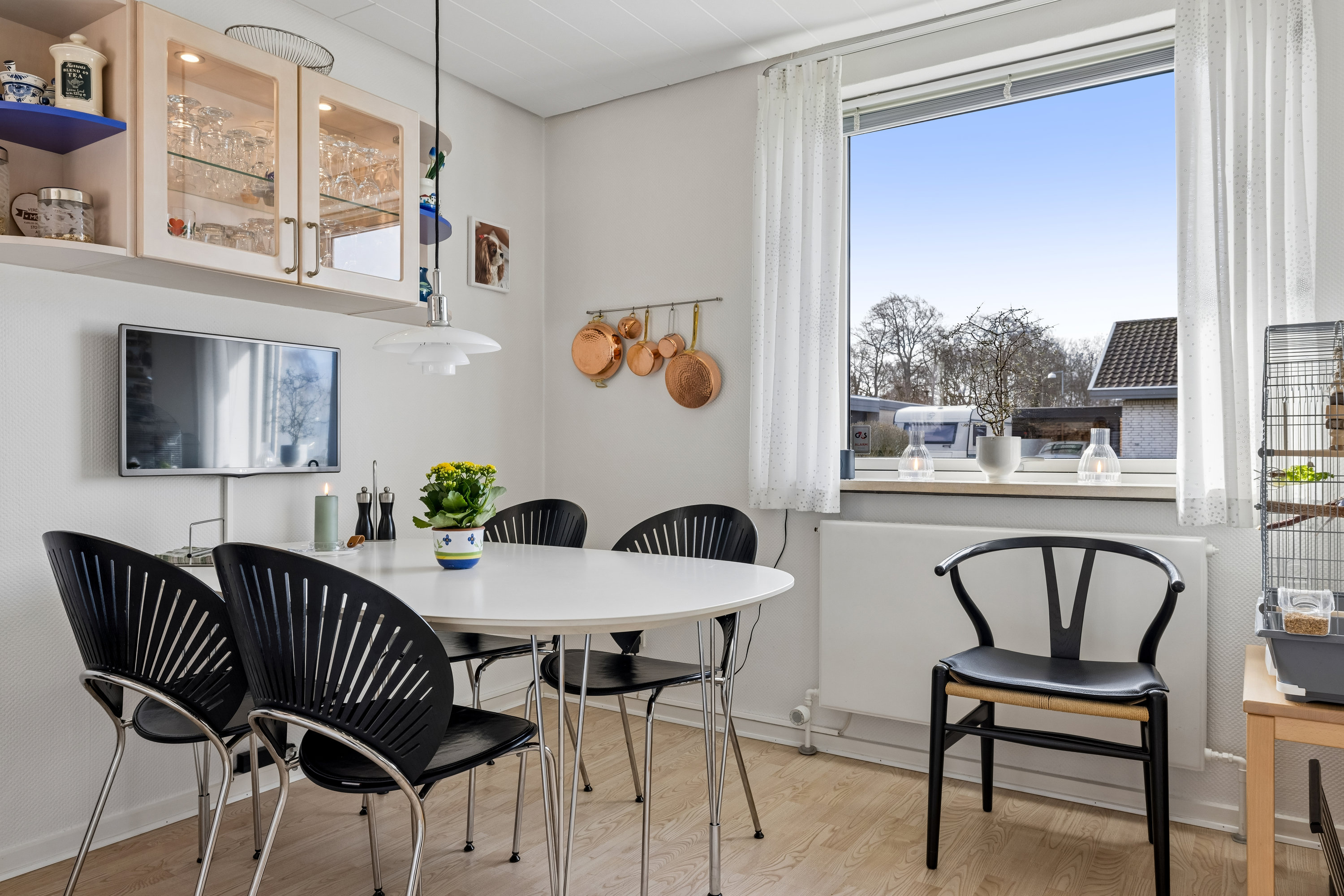 Fremhævet stue billede i fuldskærmstilstand. Billede af Døckerslundsvej 174, 5000 Odense C