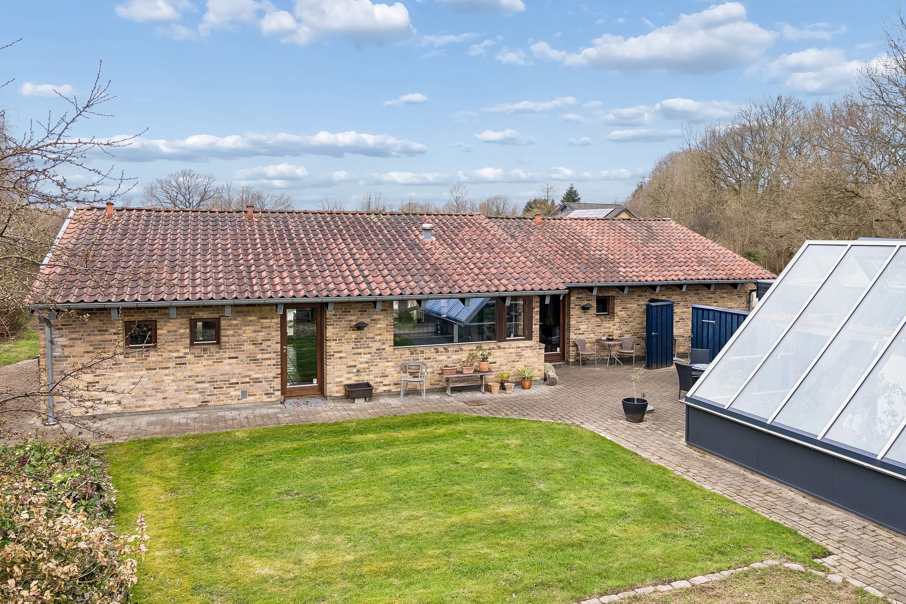 Fremhævet set fra haven billede i fuldskærmstilstand. Billede af Syrenhaven 20, 6040 Egtved