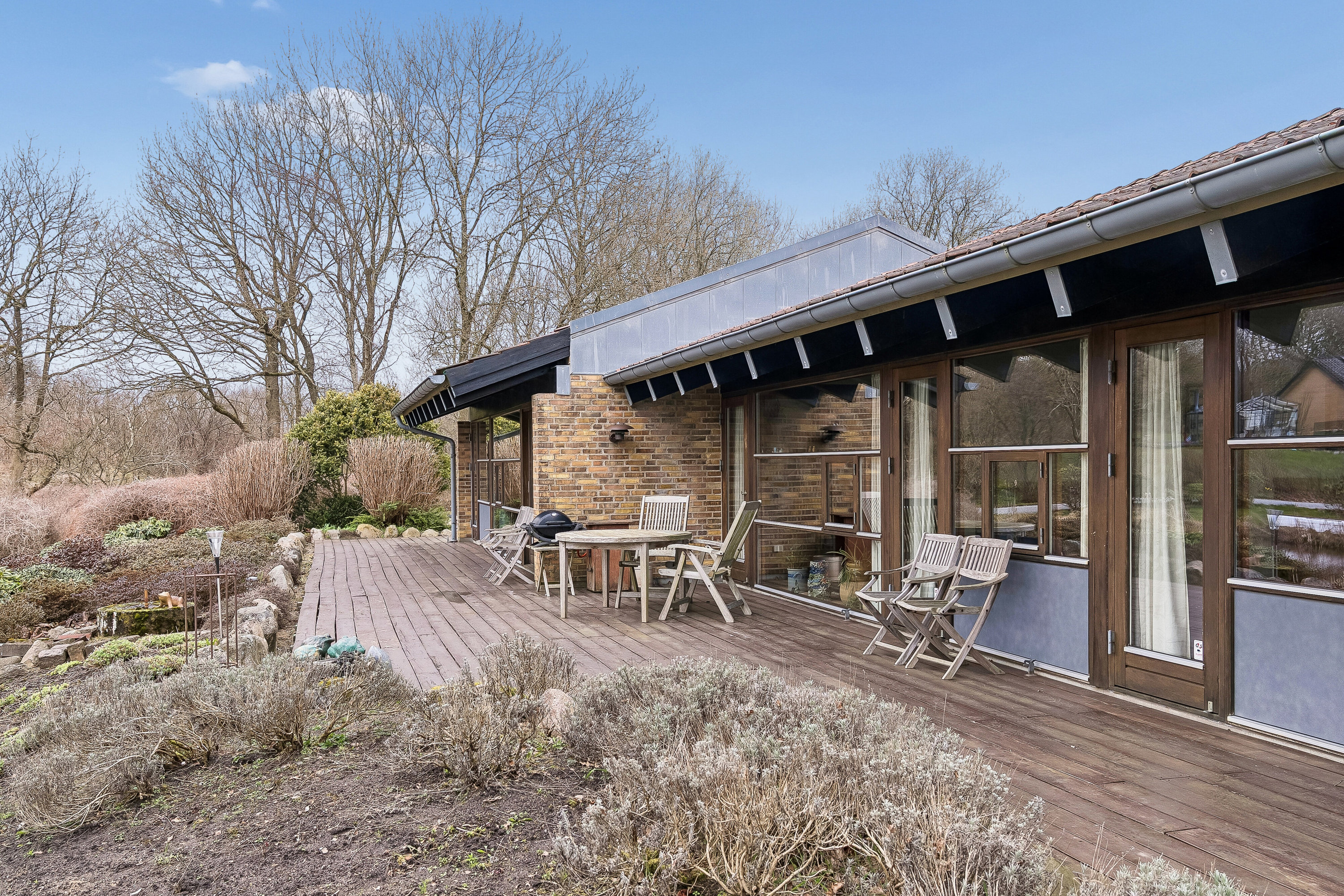 Fremhævet udendørs billede i fuldskærmstilstand. Billede af Syrenhaven 20, 6040 Egtved