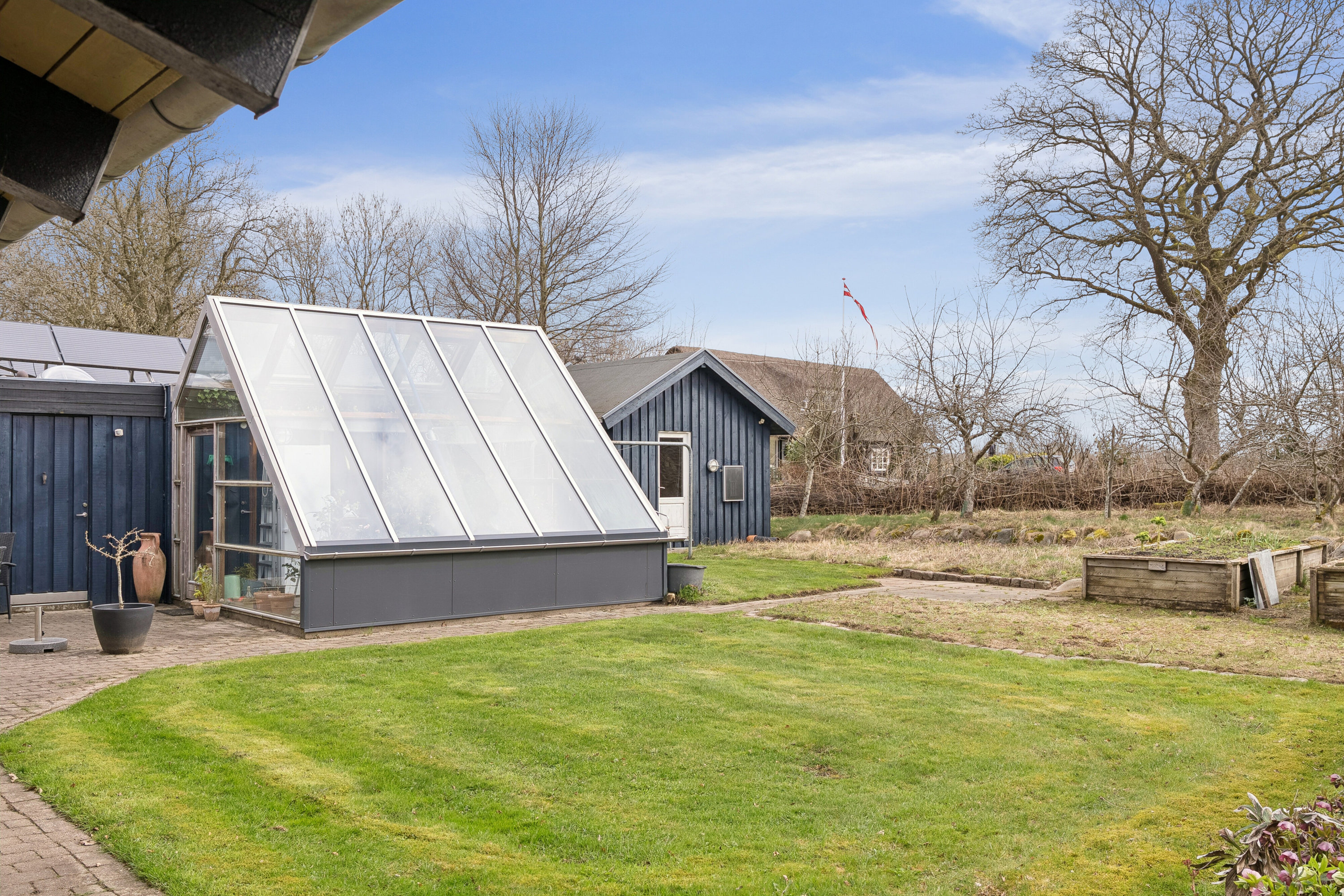 Fremhævet udendørs billede i fuldskærmstilstand. Billede af Syrenhaven 20, 6040 Egtved