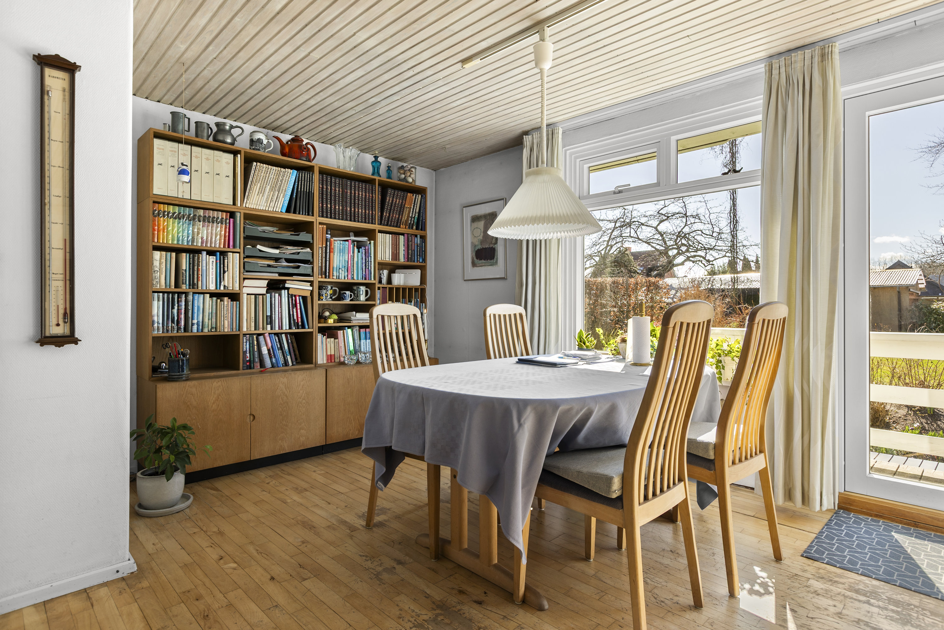 Fremhævet stue billede i fuldskærmstilstand. Billede af Dronning Sofies Vej 107, 4000 Roskilde