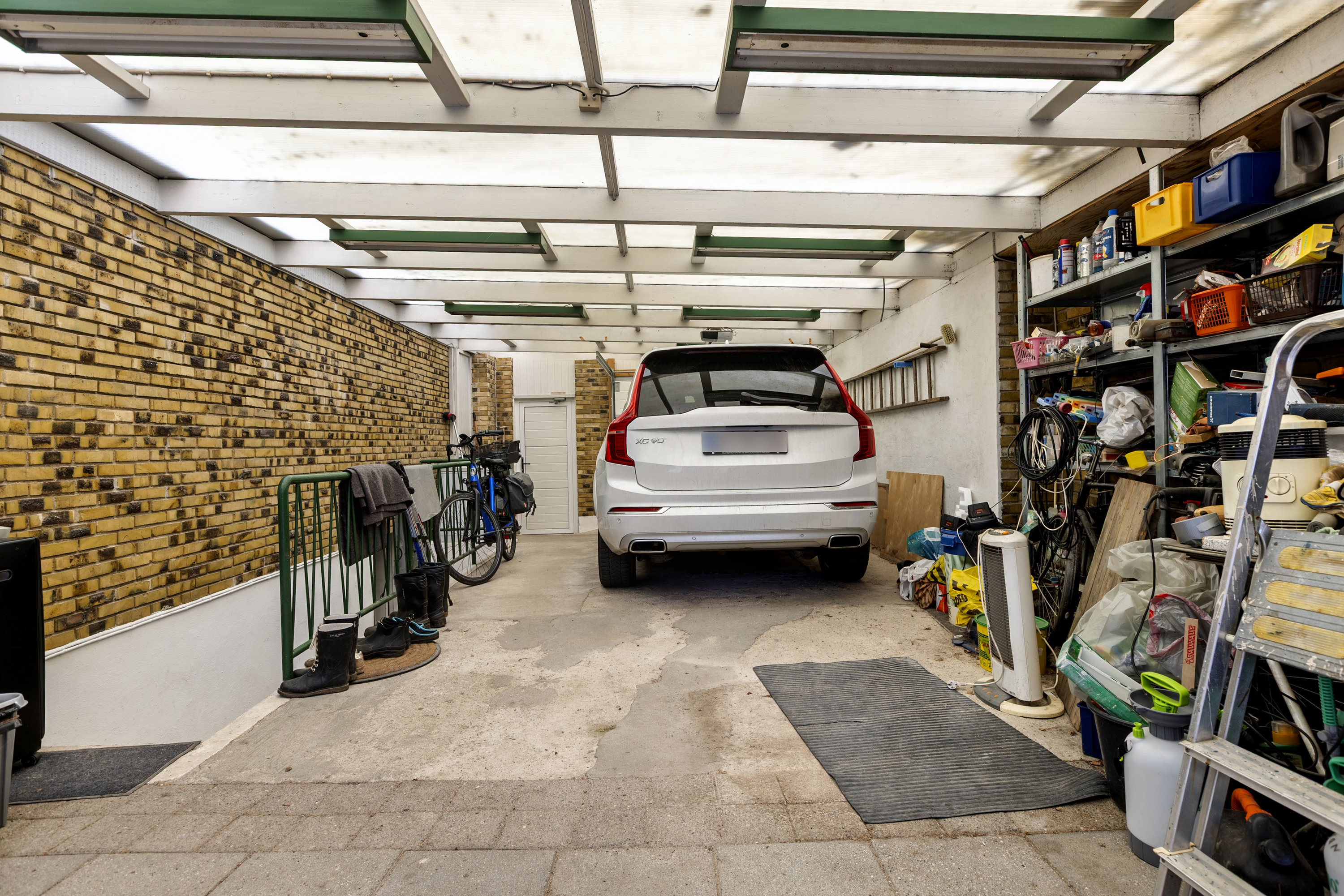 Fremhævet garage billede i fuldskærmstilstand. Billede af Dronning Sofies Vej 107, 4000 Roskilde