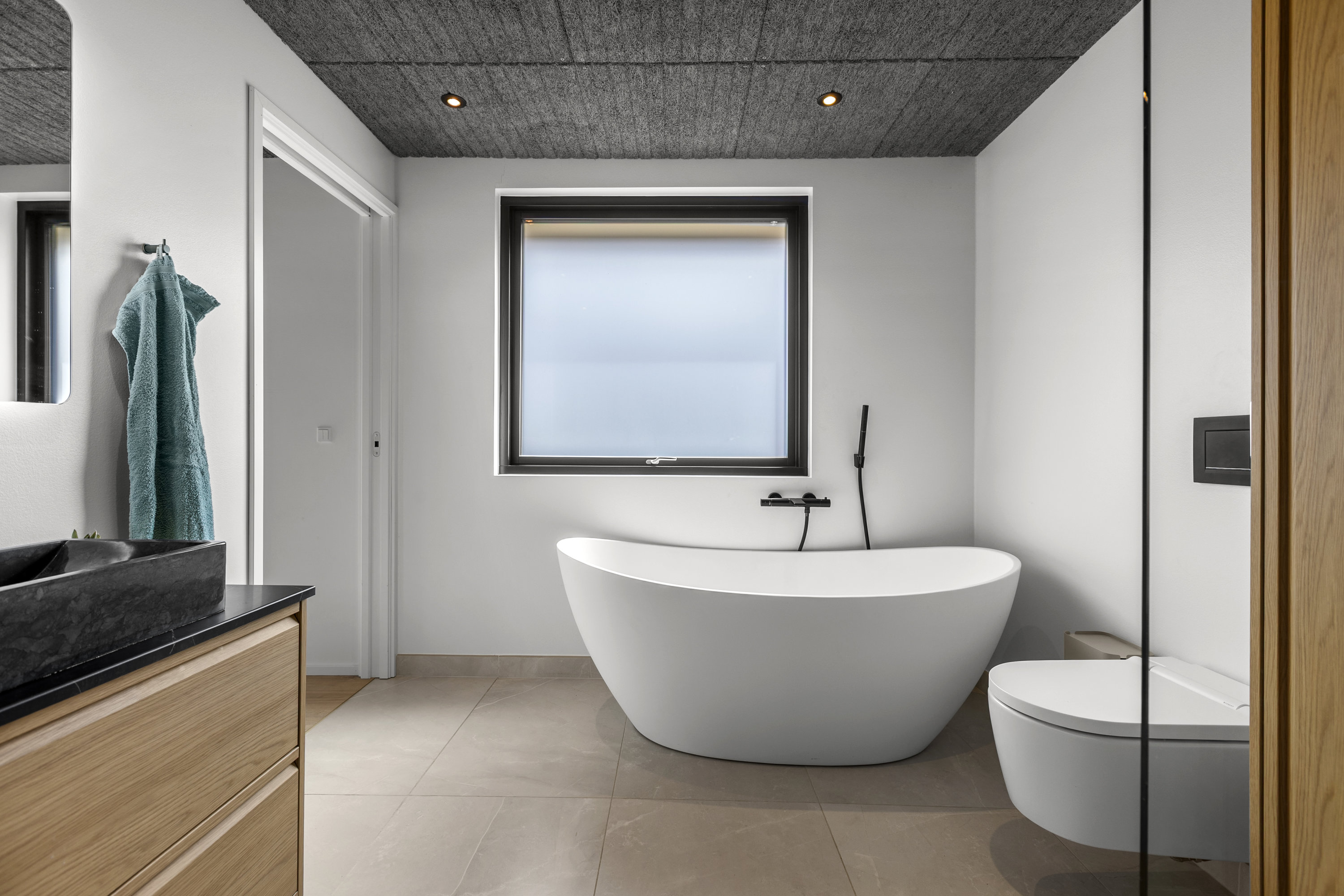 Fremhævet badeværelse billede i fuldskærmstilstand. Billede af Snekkevej 47, 4040 Jyllinge