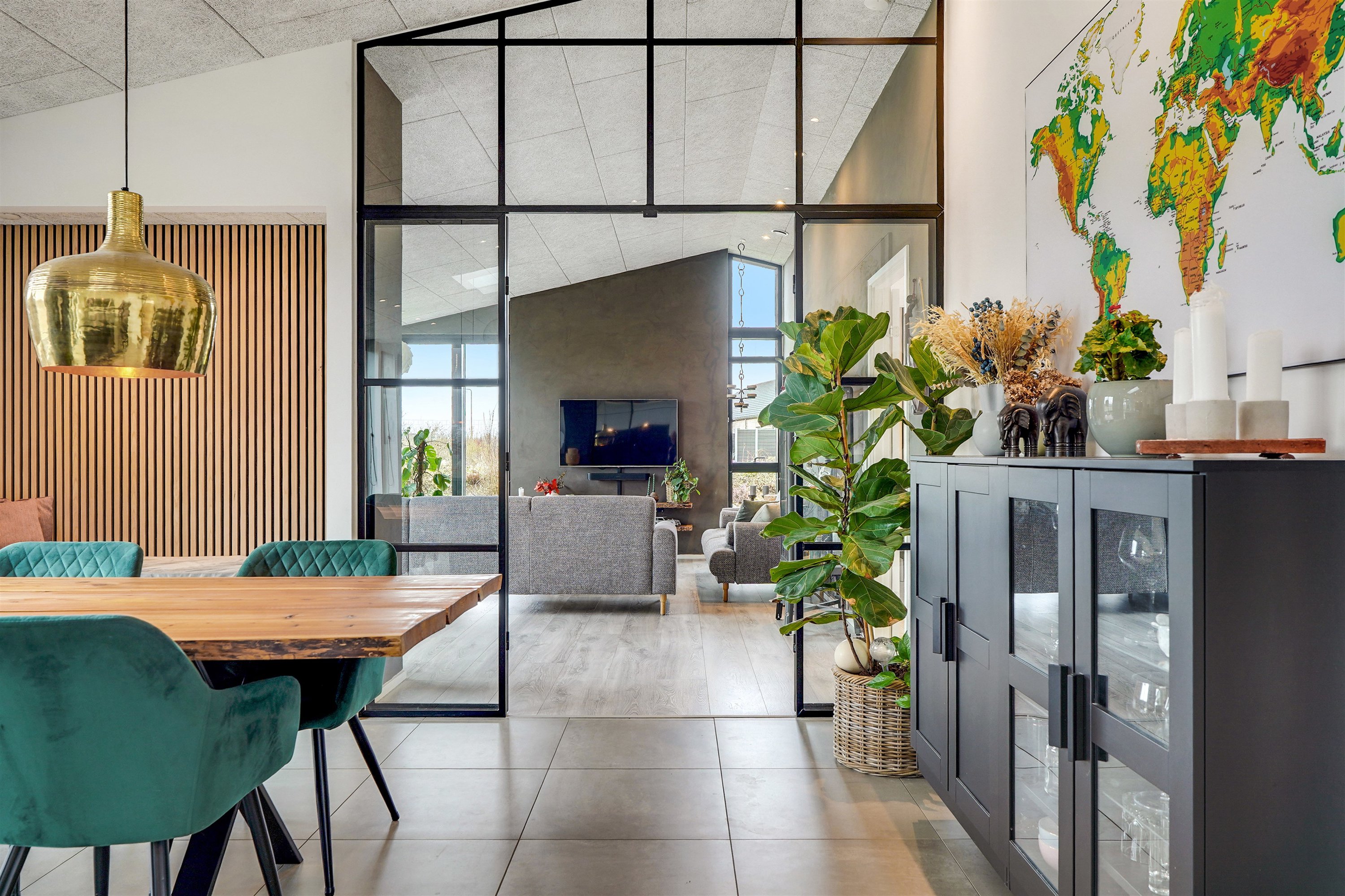 Fremhævet alrum billede i fuldskærmstilstand. Billede af Sommerfuglen 3, 7190 Billund