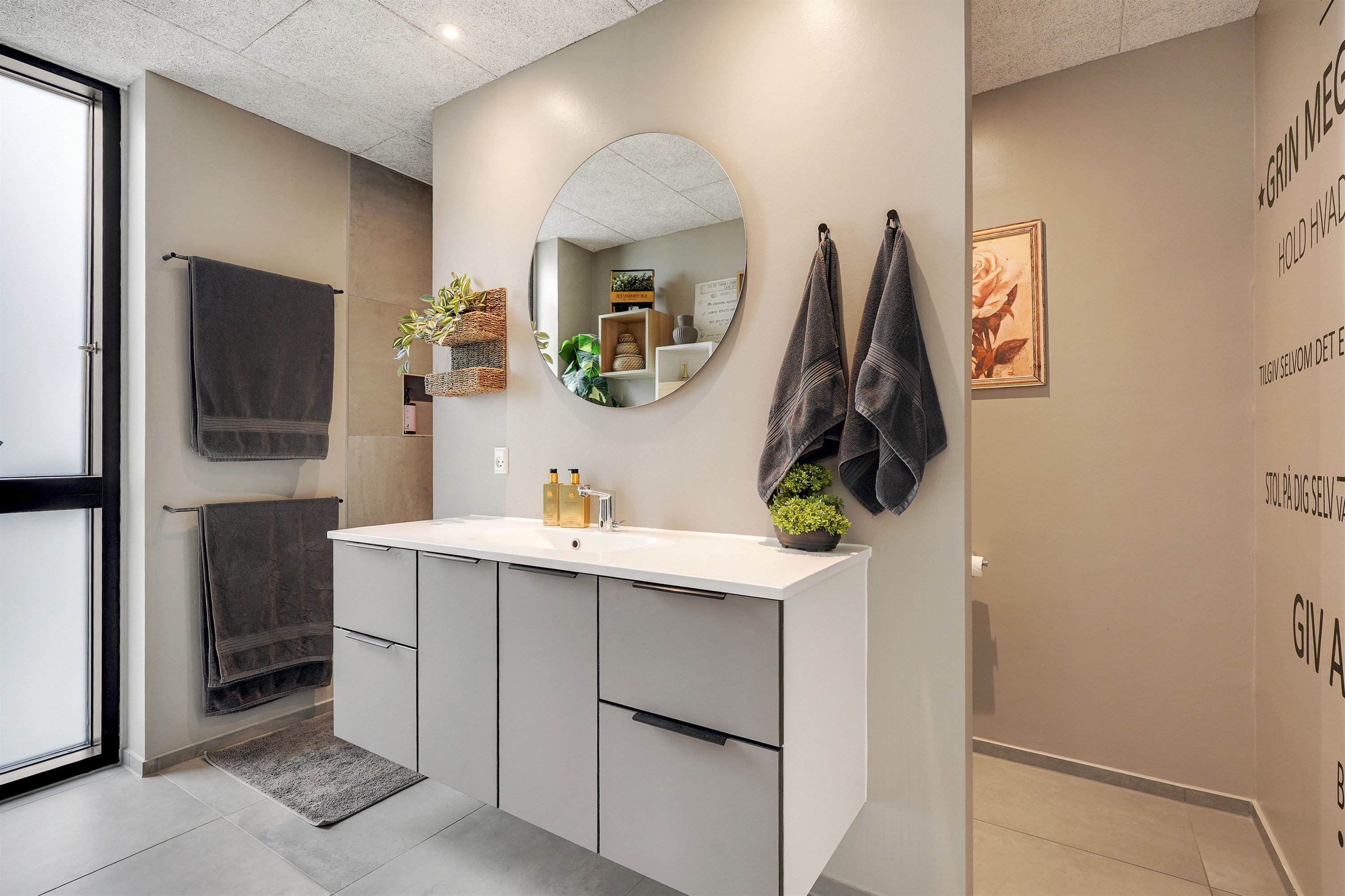 Fremhævet badeværelse billede i fuldskærmstilstand. Billede af Sommerfuglen 3, 7190 Billund