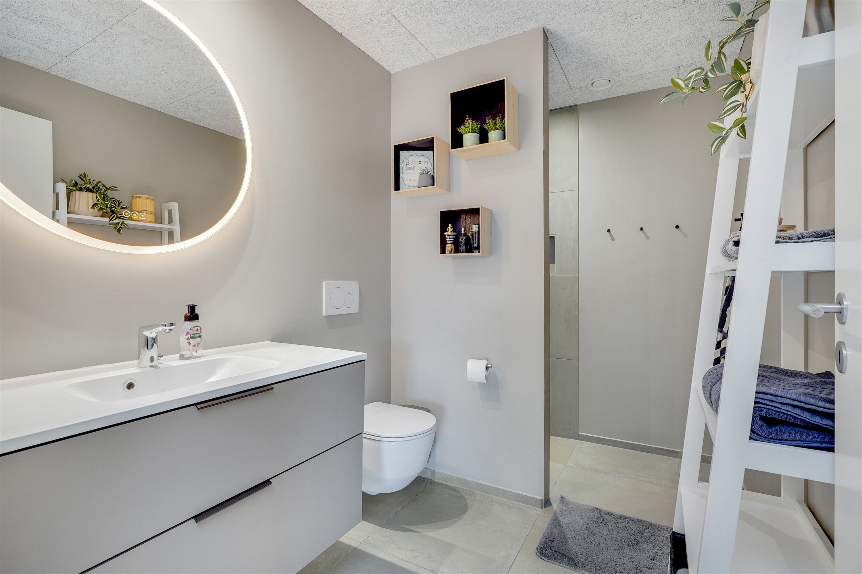 Fremhævet badeværelse billede i fuldskærmstilstand. Billede af Sommerfuglen 3, 7190 Billund