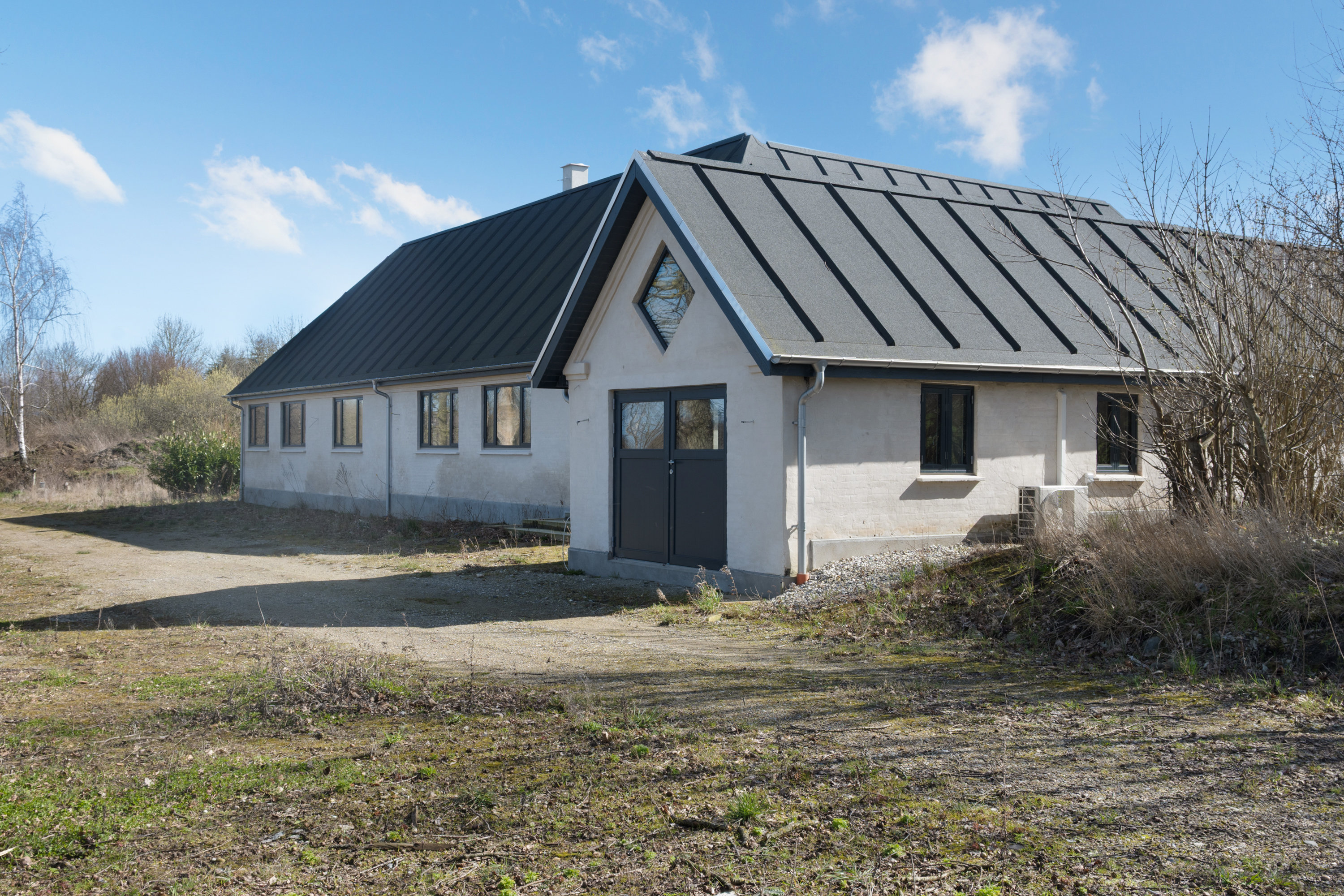 Fremhævet facade billede i fuldskærmstilstand. Billede af Kystvejen 1A, Baaring Mark, 5466 Asperup