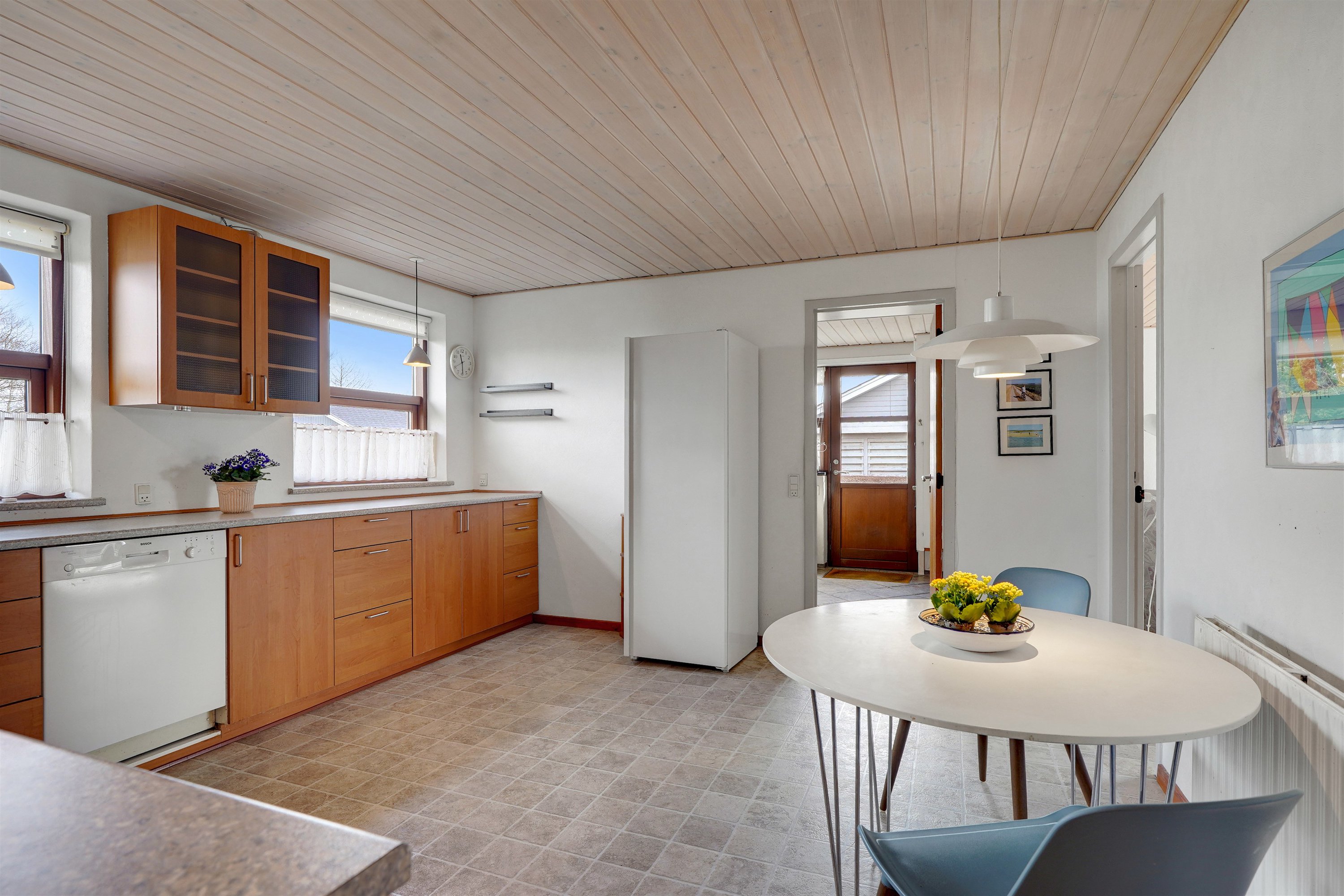 Fremhævet køkken billede i fuldskærmstilstand. Billede af Plougslundvej 169, 7190 Billund