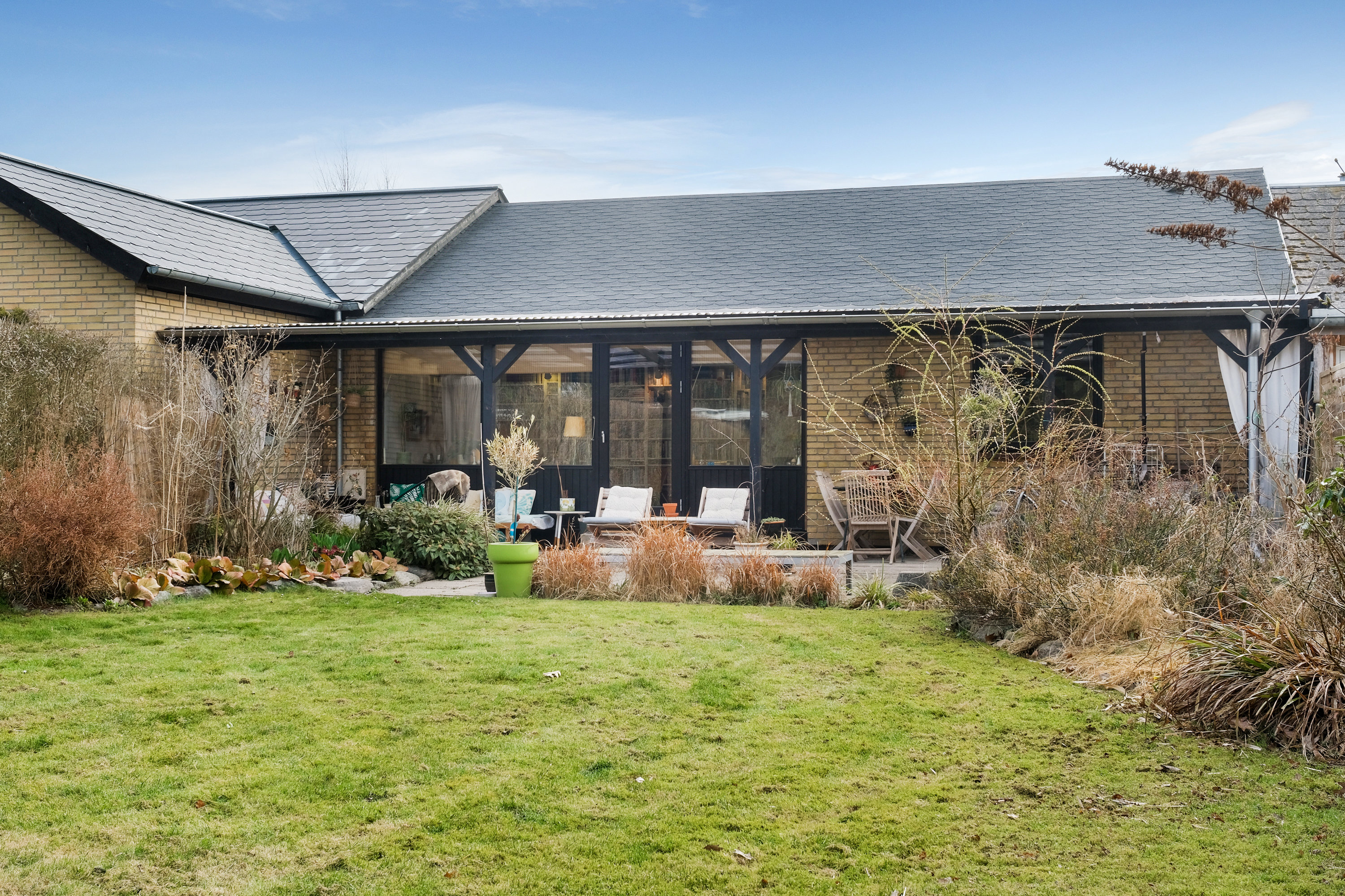 Fremhævet baghave billede i fuldskærmstilstand. Billede af Arreskovvænget 18, 5230 Odense M