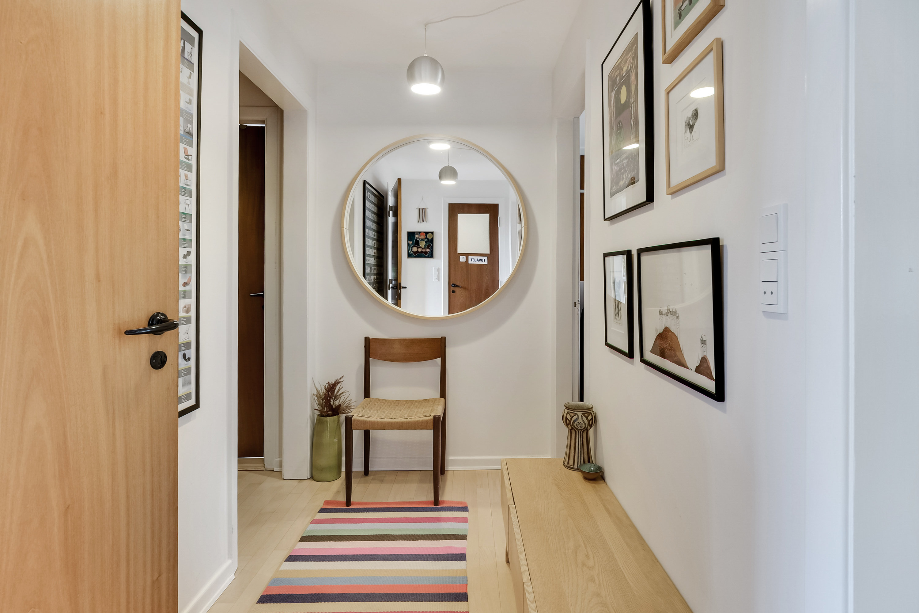 Fremhævet gang billede i fuldskærmstilstand. Billede af Arreskovvænget 18, 5230 Odense M