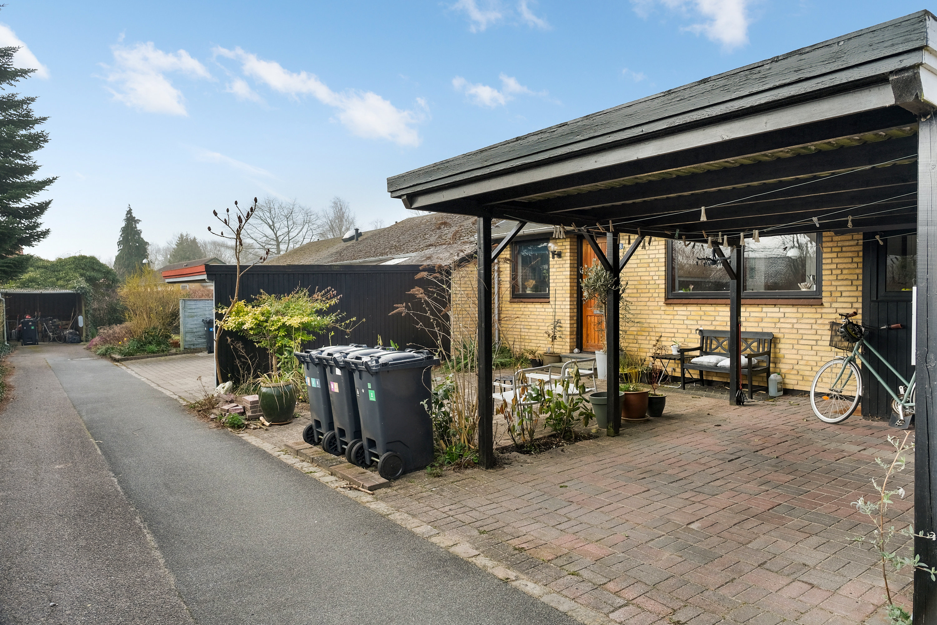 Miniaturebillede 1: facade. Billede af Arreskovvænget 18, 5230 Odense M