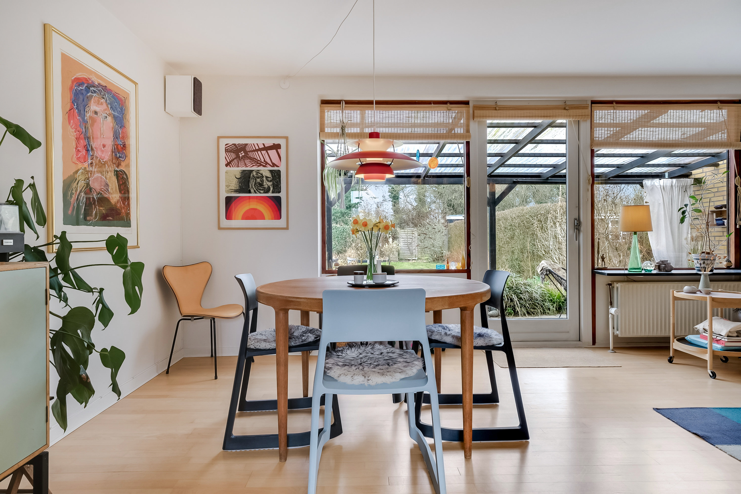 Fremhævet stue billede i fuldskærmstilstand. Billede af Arreskovvænget 18, 5230 Odense M