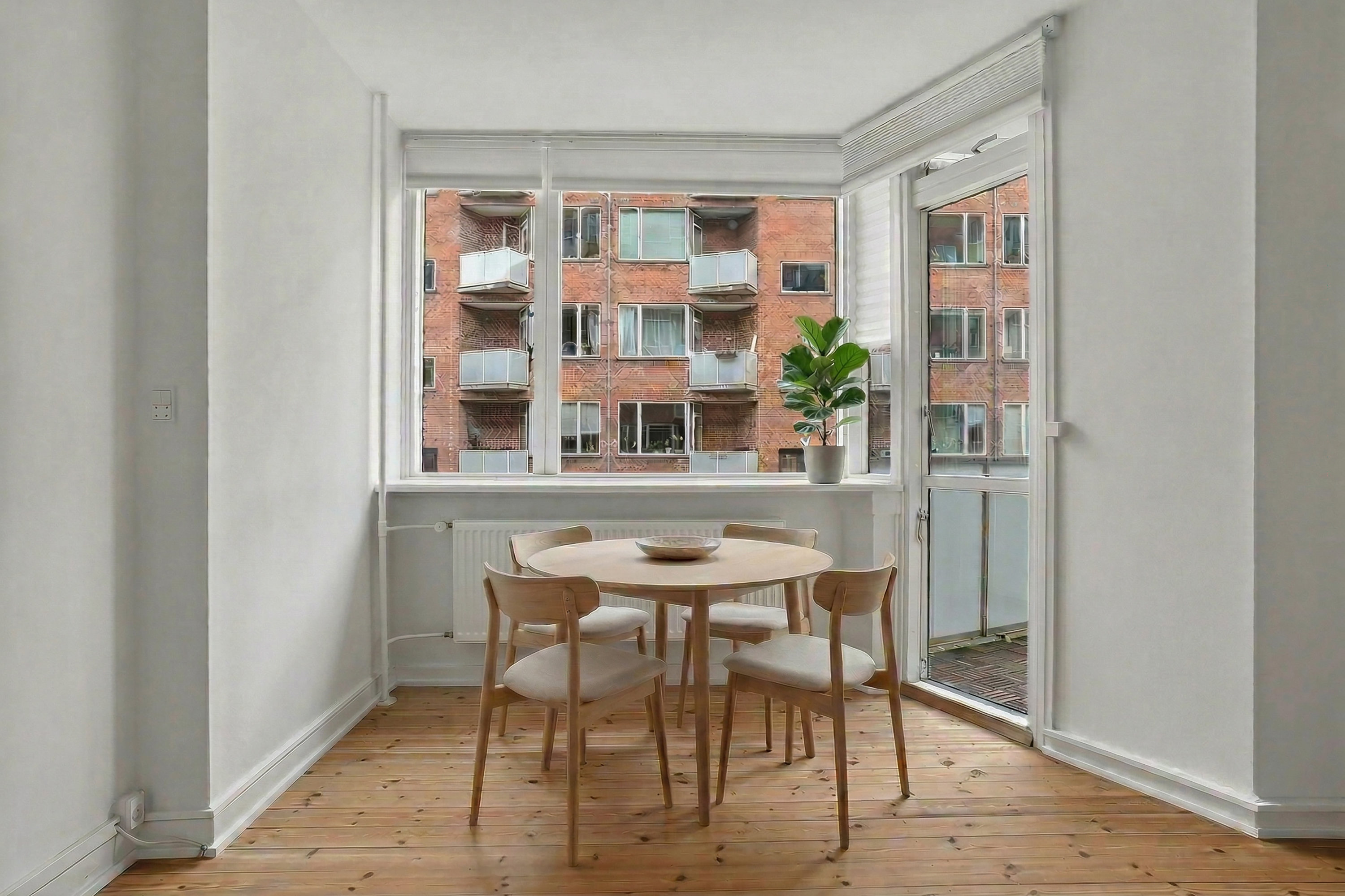 Fremhævet stue billede i fuldskærmstilstand. Billede af Ved Andebakken 5, st.. th., 2000 Frederiksberg