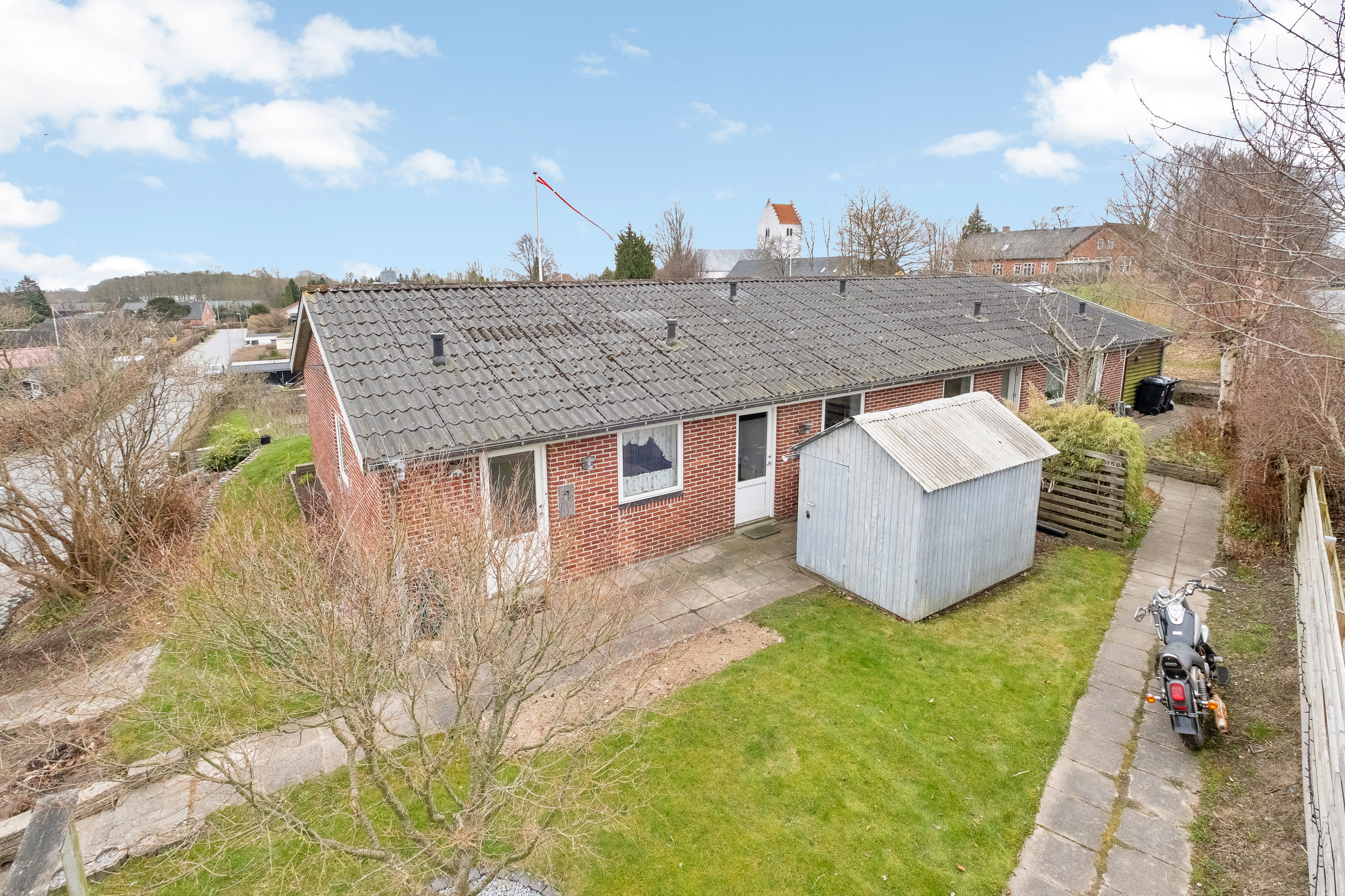 Fremhævet facade billede i fuldskærmstilstand. Billede af Mølledalen 15A, 8530 Hjortshøj