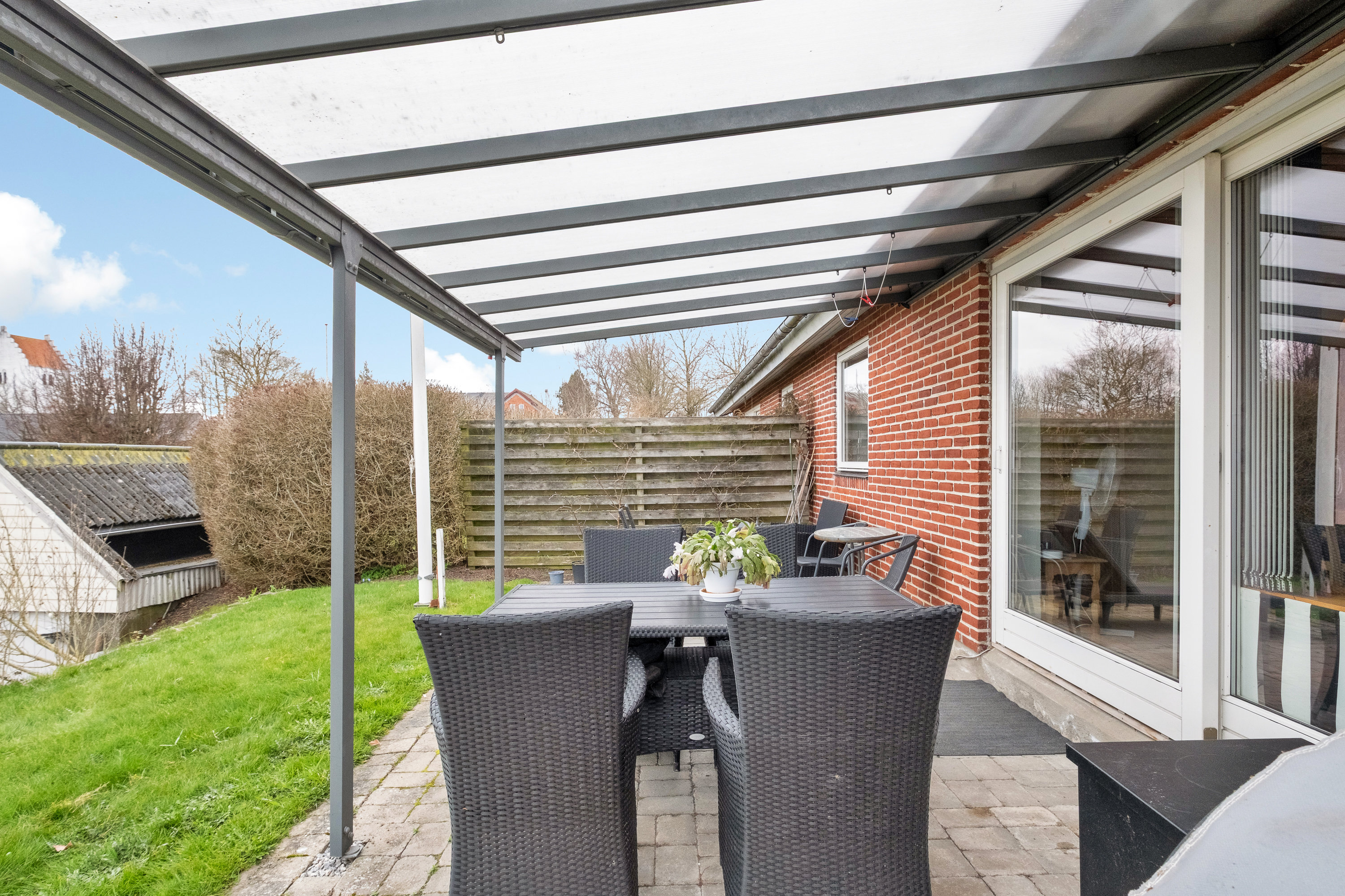 Fremhævet overdækket terrasse billede i fuldskærmstilstand. Billede af Mølledalen 15A, 8530 Hjortshøj