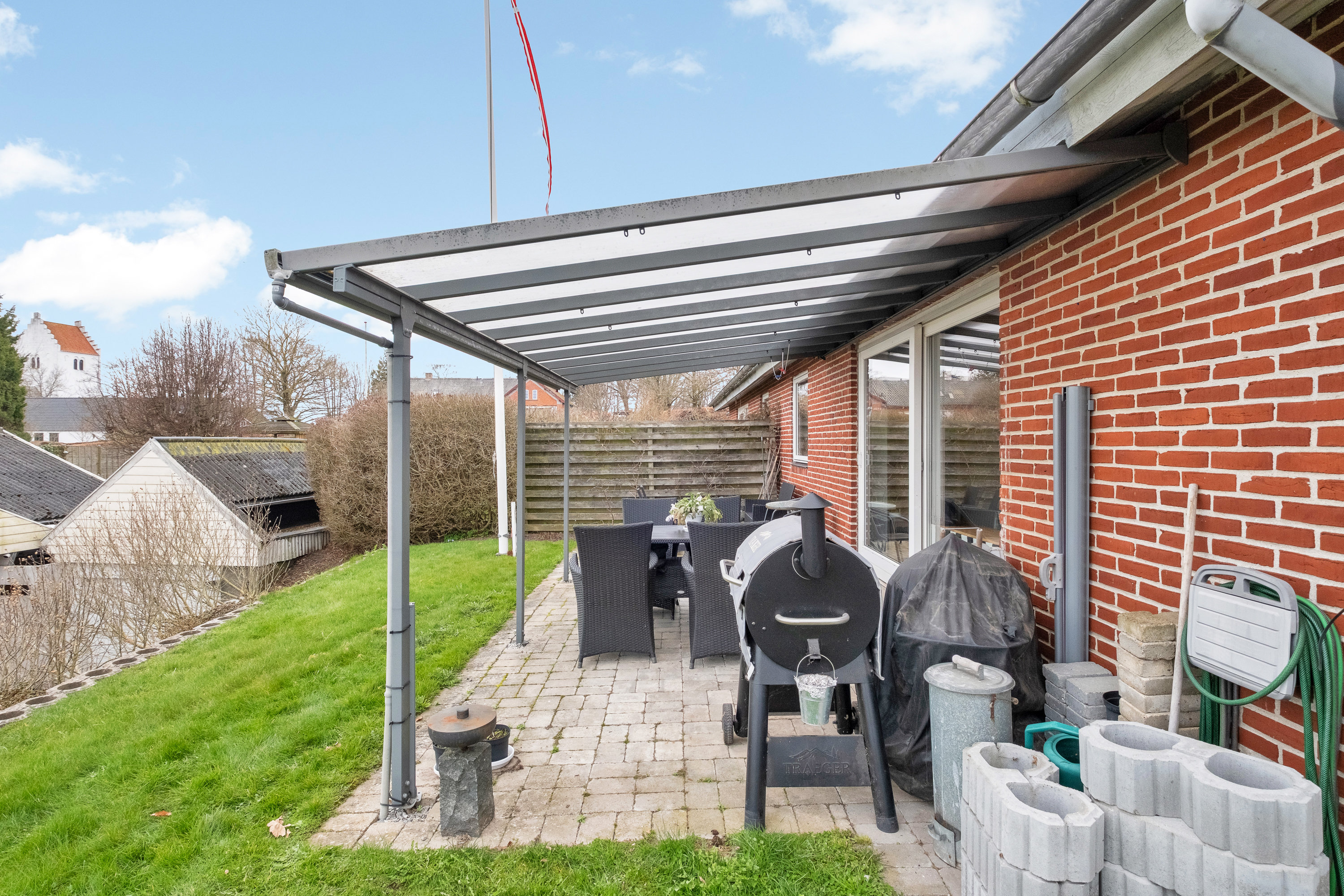 Fremhævet overdækket terrasse billede i fuldskærmstilstand. Billede af Mølledalen 15A, 8530 Hjortshøj