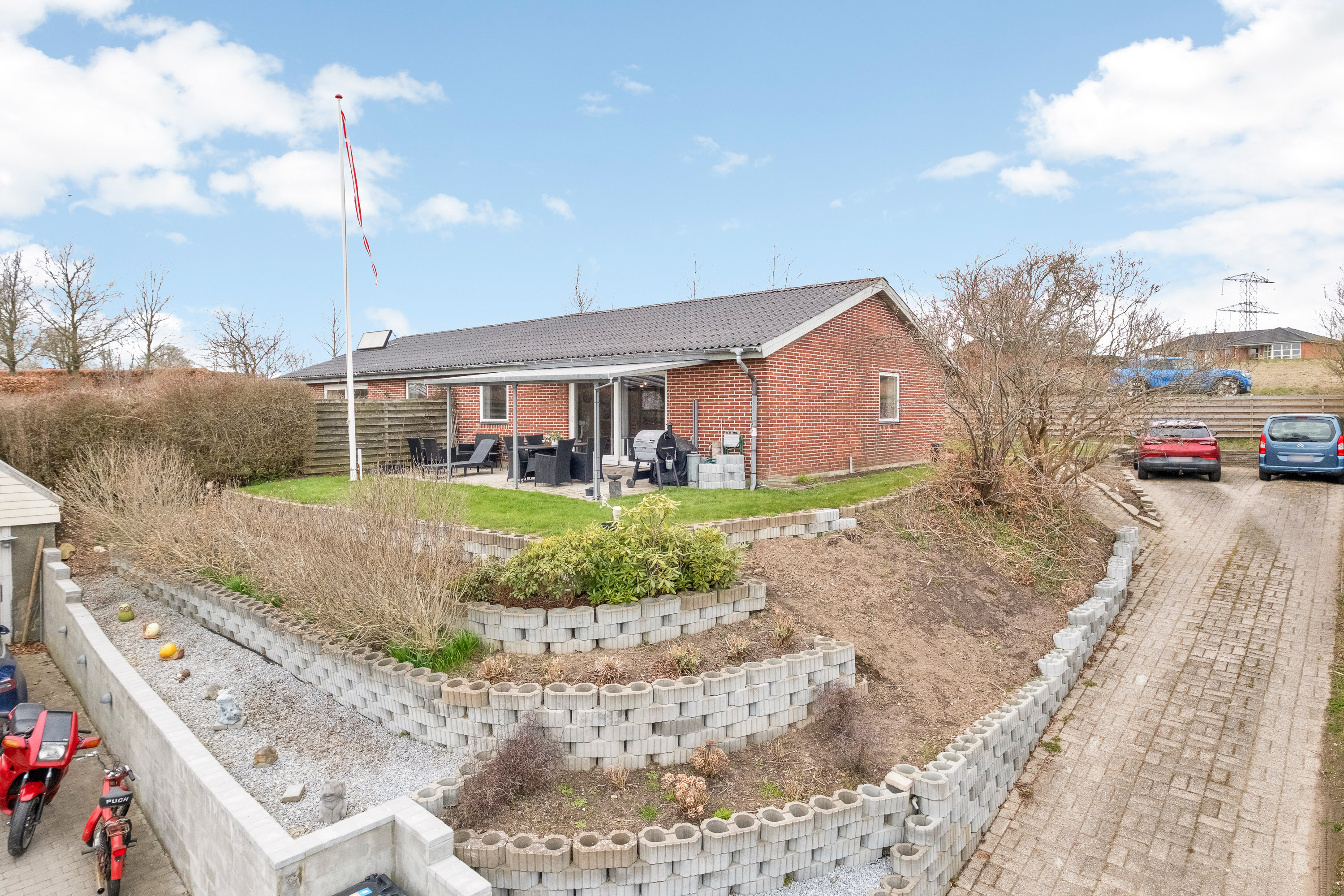 Fremhævet bag facade billede i fuldskærmstilstand. Billede af Mølledalen 15A, 8530 Hjortshøj