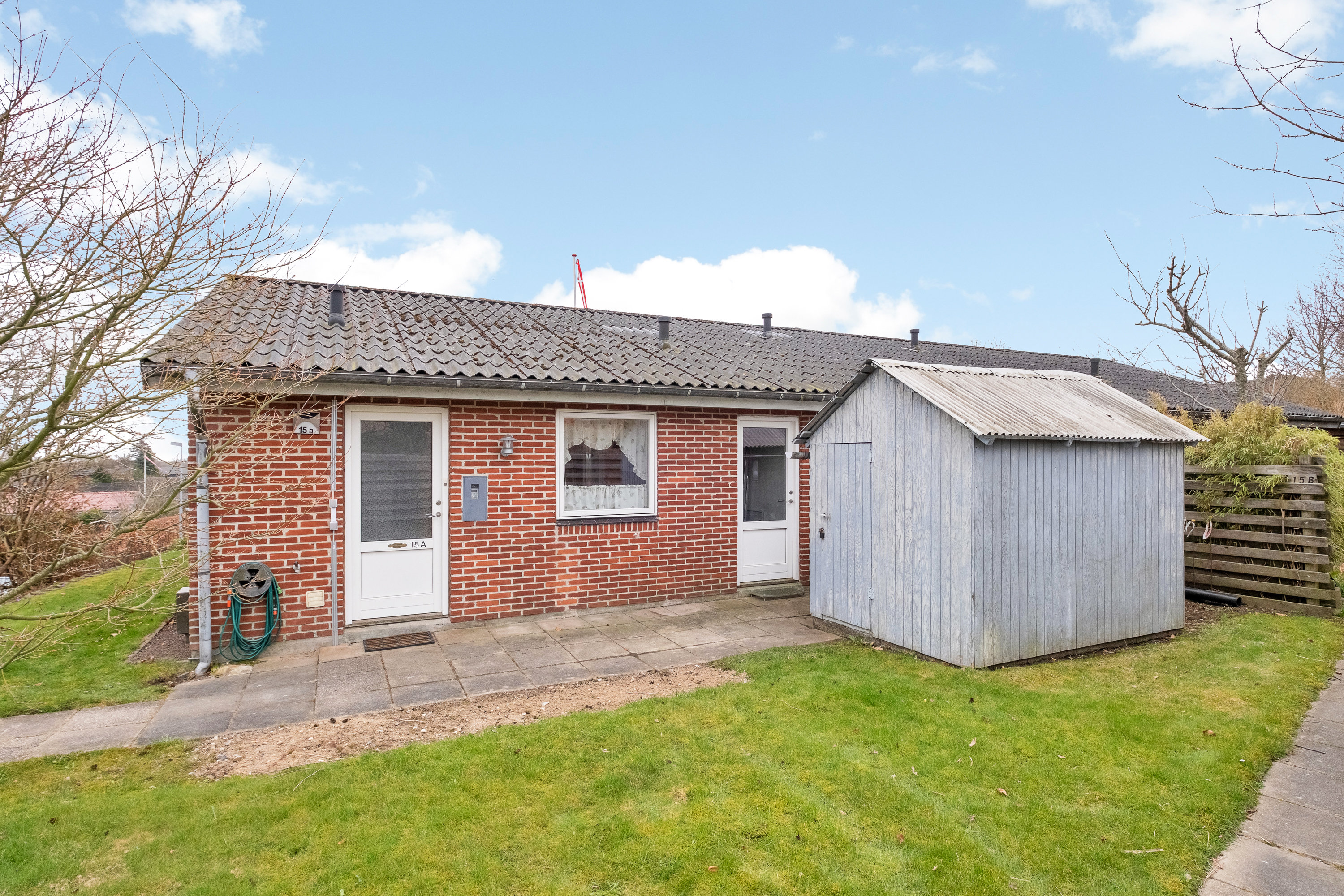 Fremhævet facade billede i fuldskærmstilstand. Billede af Mølledalen 15A, 8530 Hjortshøj