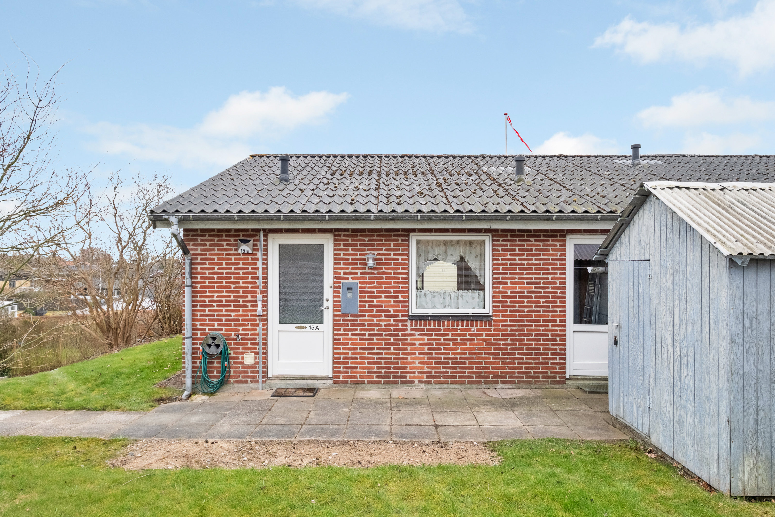 Fremhævet facade billede i fuldskærmstilstand. Billede af Mølledalen 15A, 8530 Hjortshøj