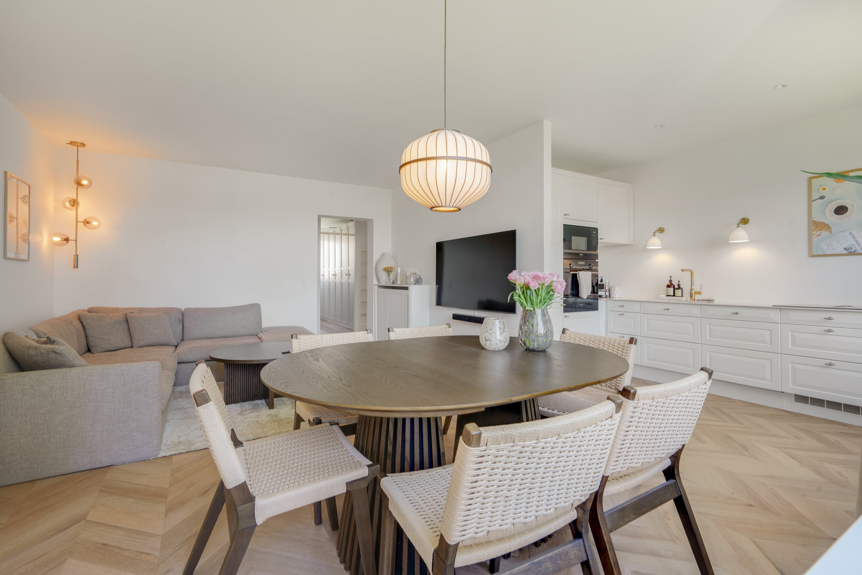 Fremhævet stue billede i fuldskærmstilstand. Billede af Maglemosevej 11, st.. th., 2900 Hellerup