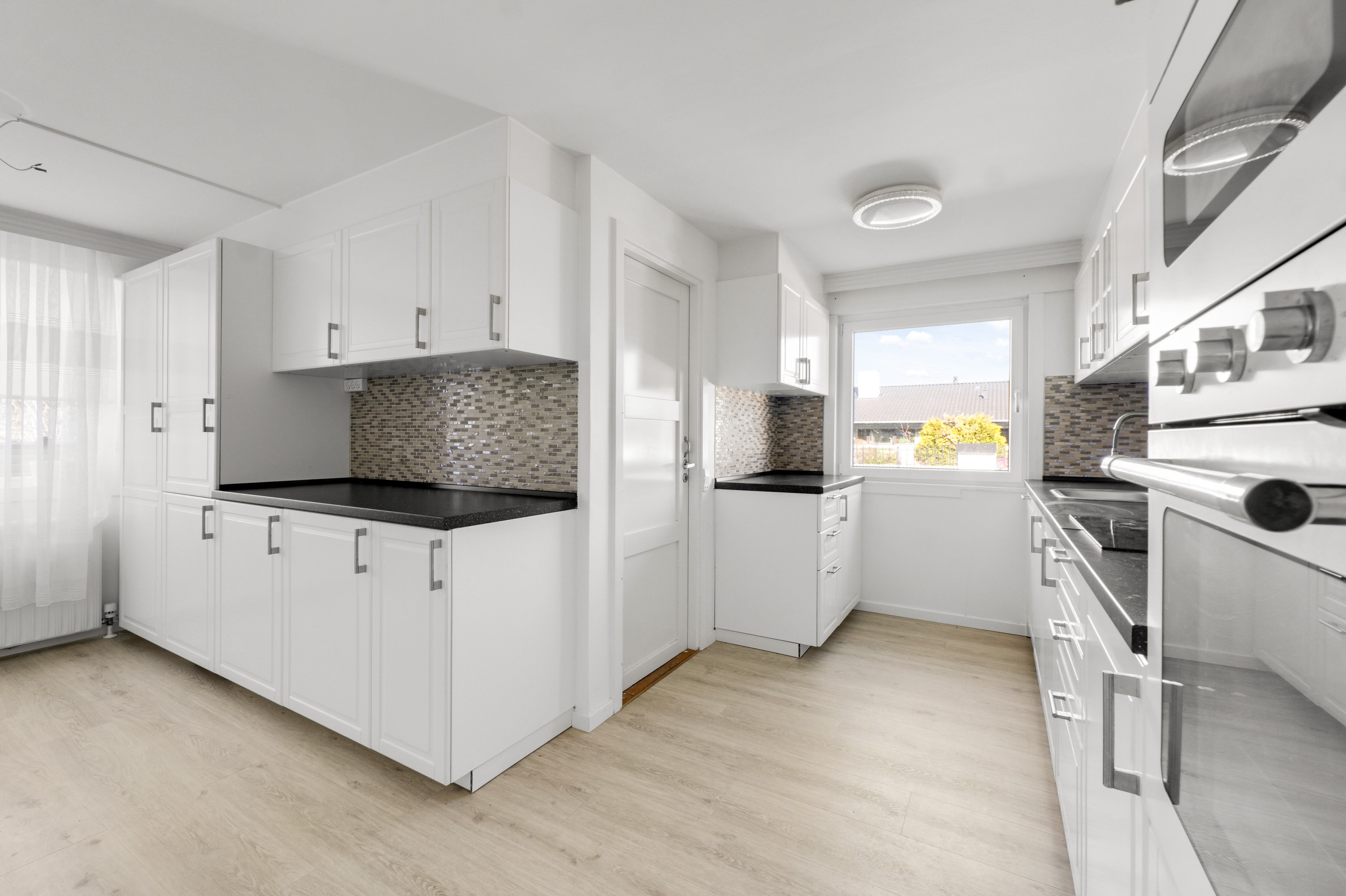 Fremhævet køkken billede i fuldskærmstilstand. Billede af Landlyst Vænge 19, 2635 Ishøj