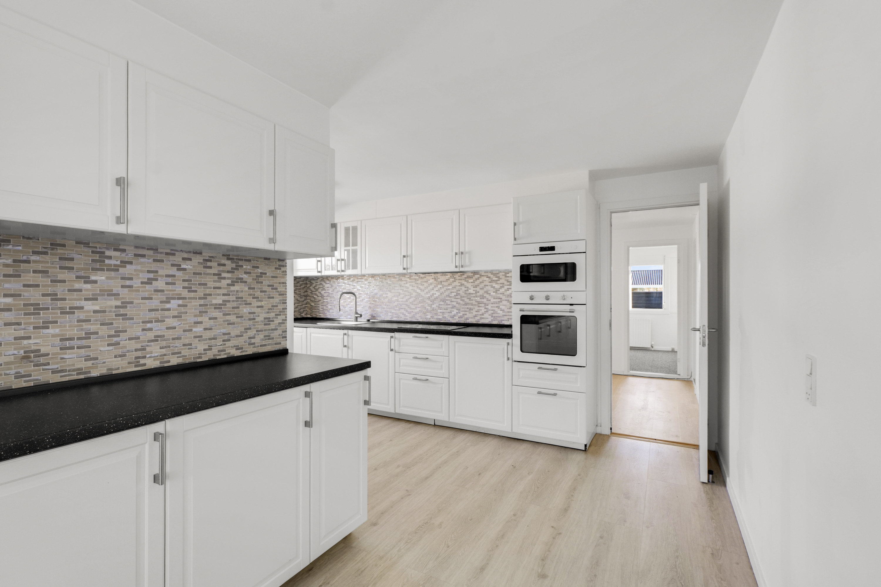 Fremhævet køkken billede i fuldskærmstilstand. Billede af Landlyst Vænge 19, 2635 Ishøj