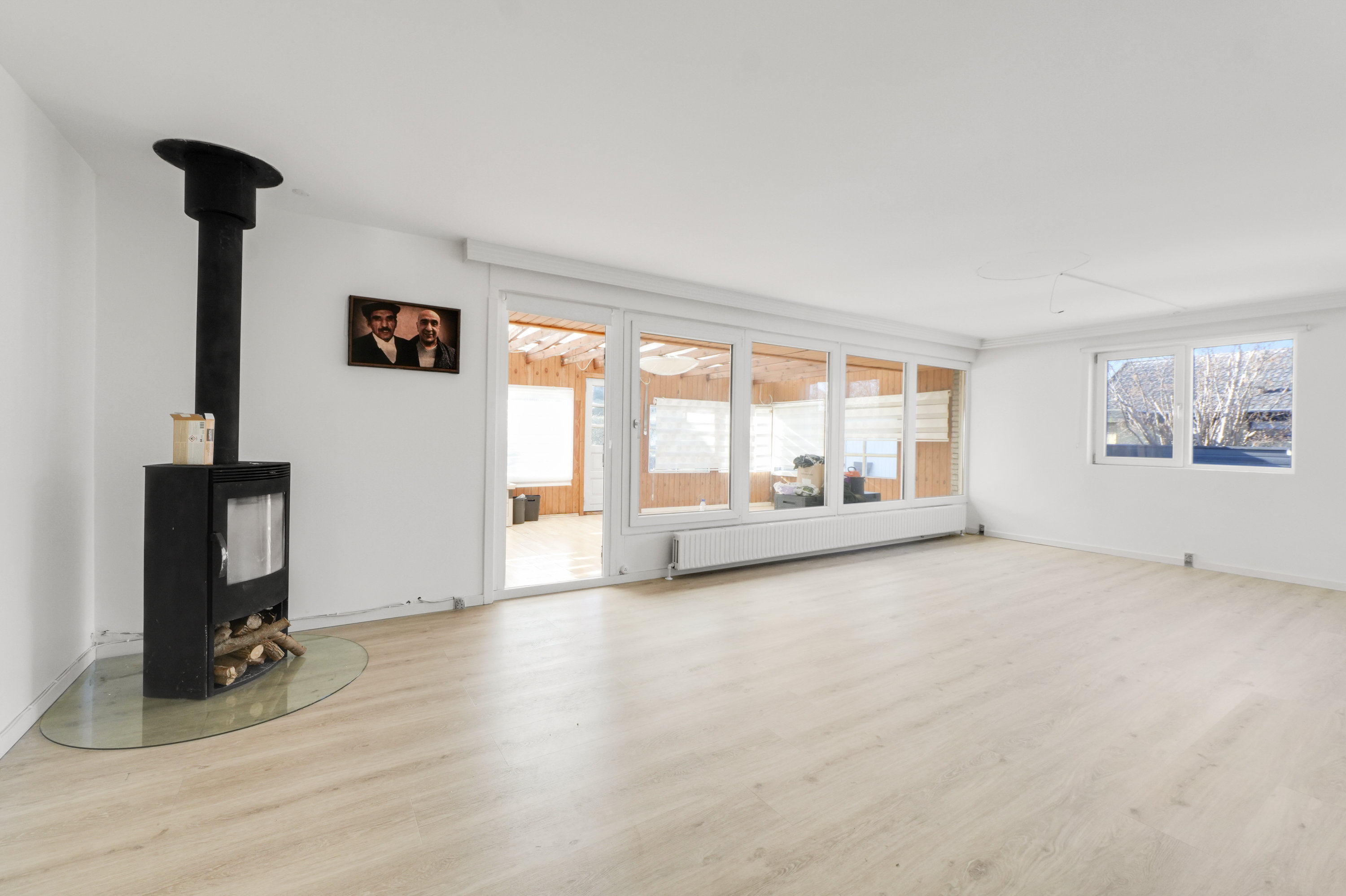 Fremhævet stue billede i fuldskærmstilstand. Billede af Landlyst Vænge 19, 2635 Ishøj