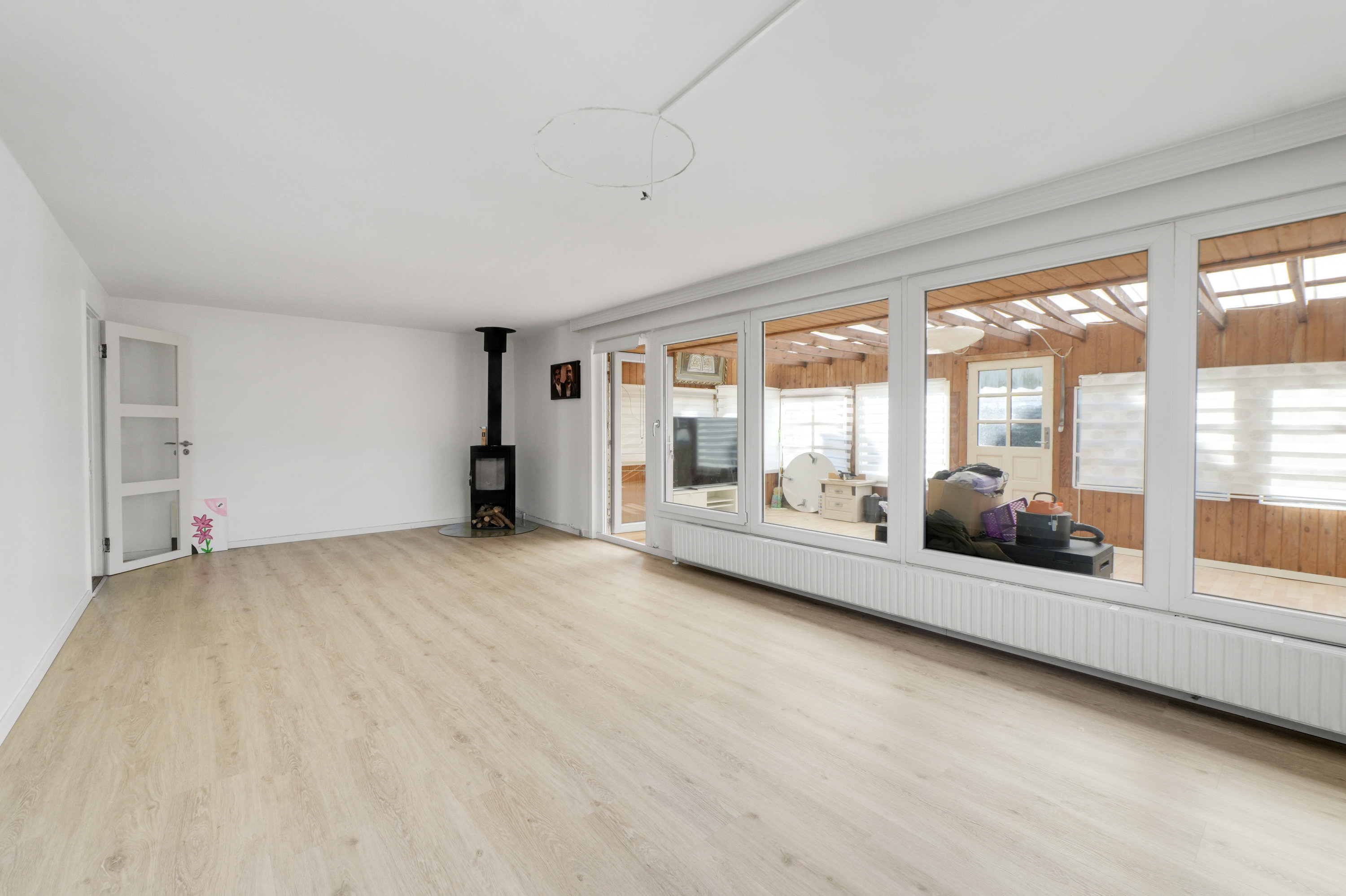 Fremhævet stue billede i fuldskærmstilstand. Billede af Landlyst Vænge 19, 2635 Ishøj