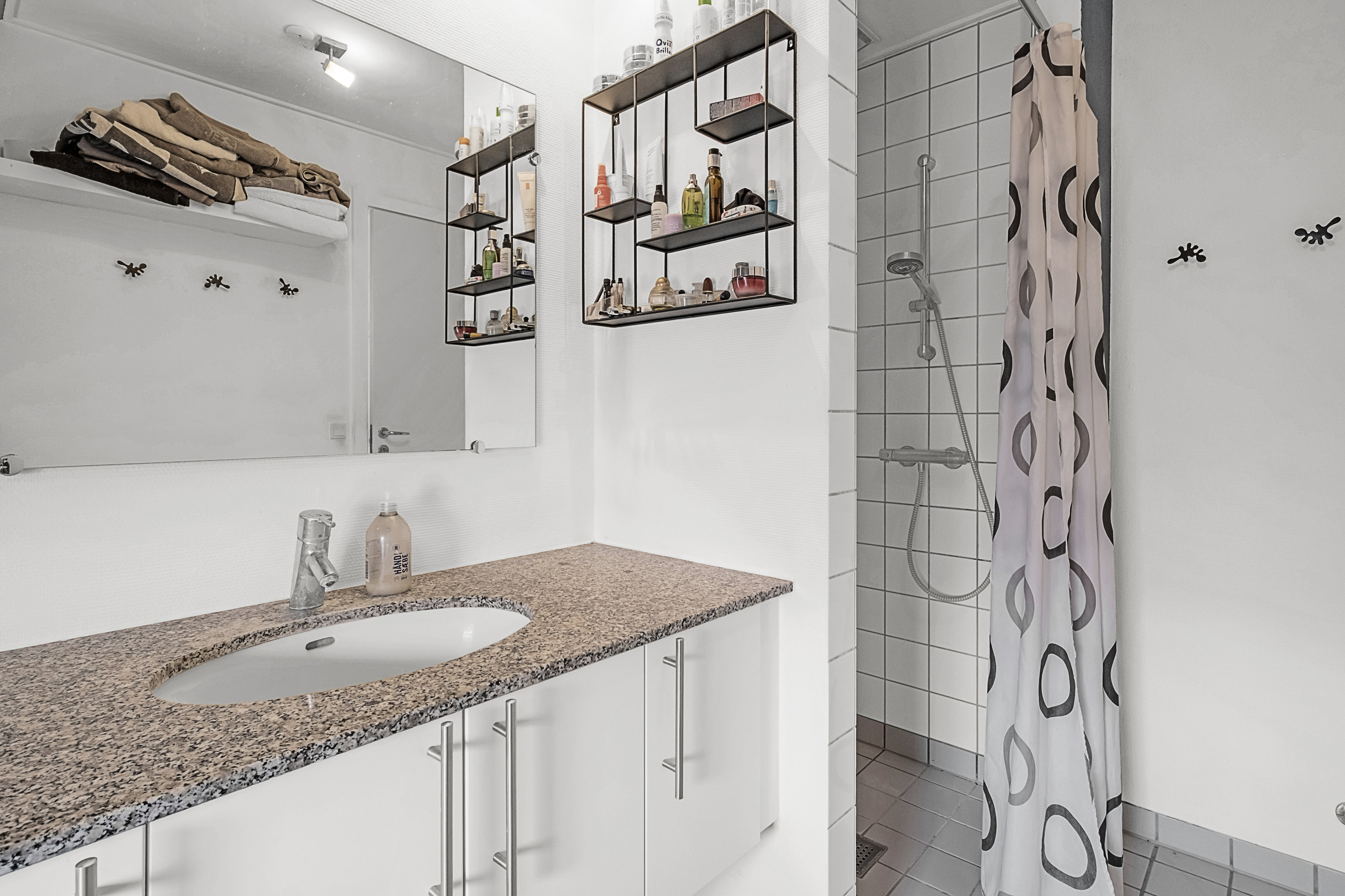 Fremhævet badeværelse billede i fuldskærmstilstand. Billede af Ellebæk Parkvej 62, 8520 Lystrup