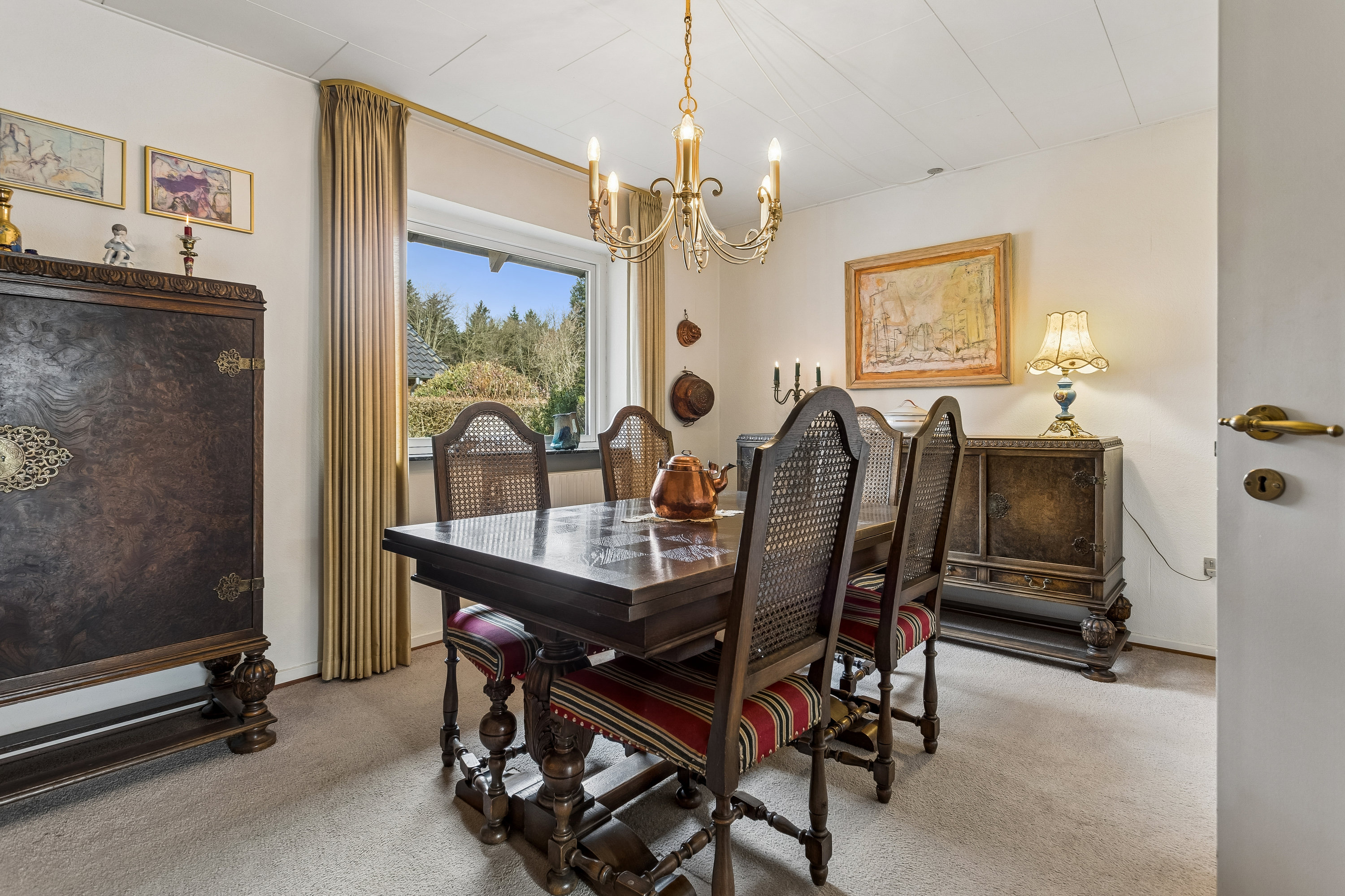 Fremhævet stue billede i fuldskærmstilstand. Billede af Fiilsvej 33, 7500 Holstebro