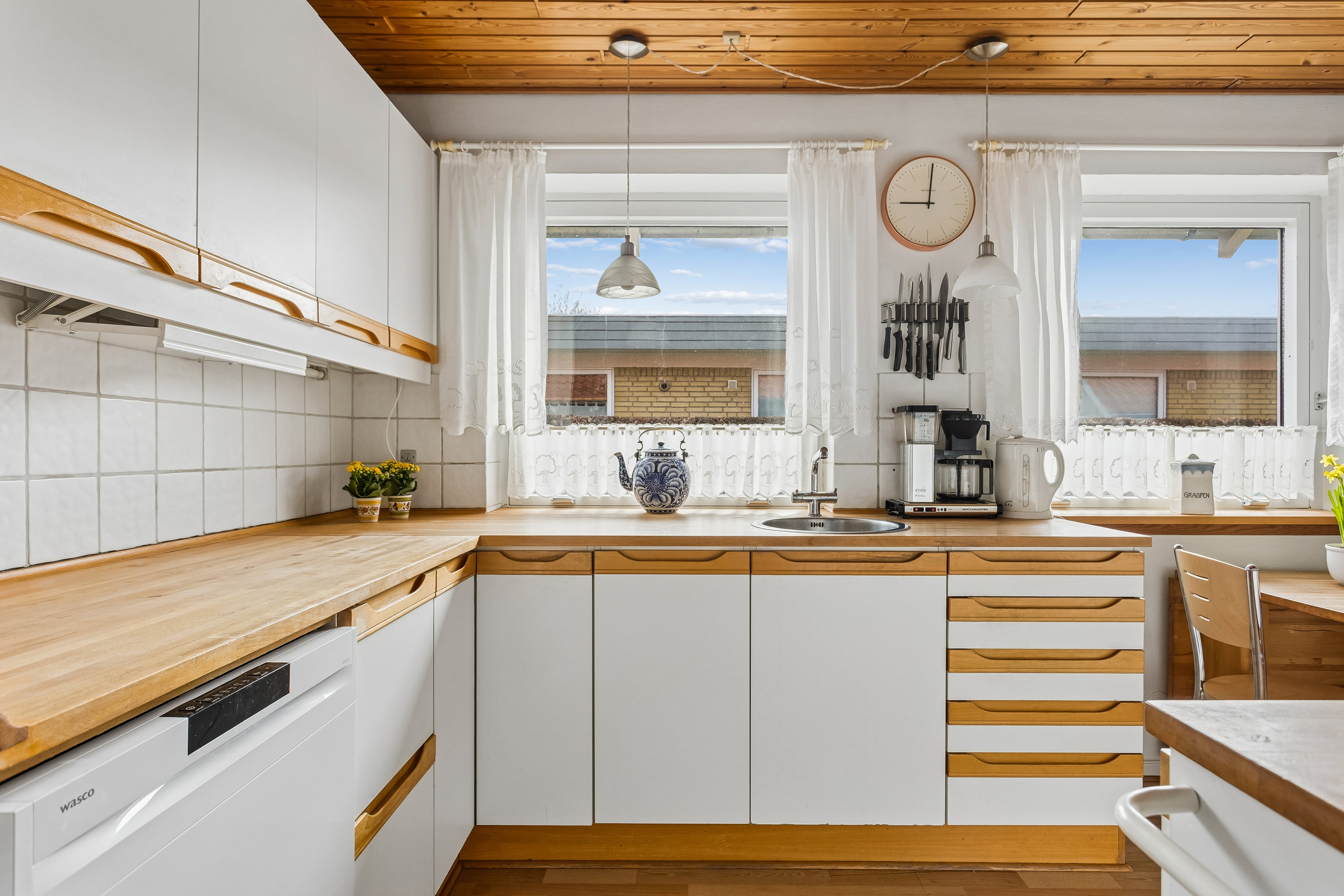 Fremhævet køkken billede i fuldskærmstilstand. Billede af Fiilsvej 33, 7500 Holstebro