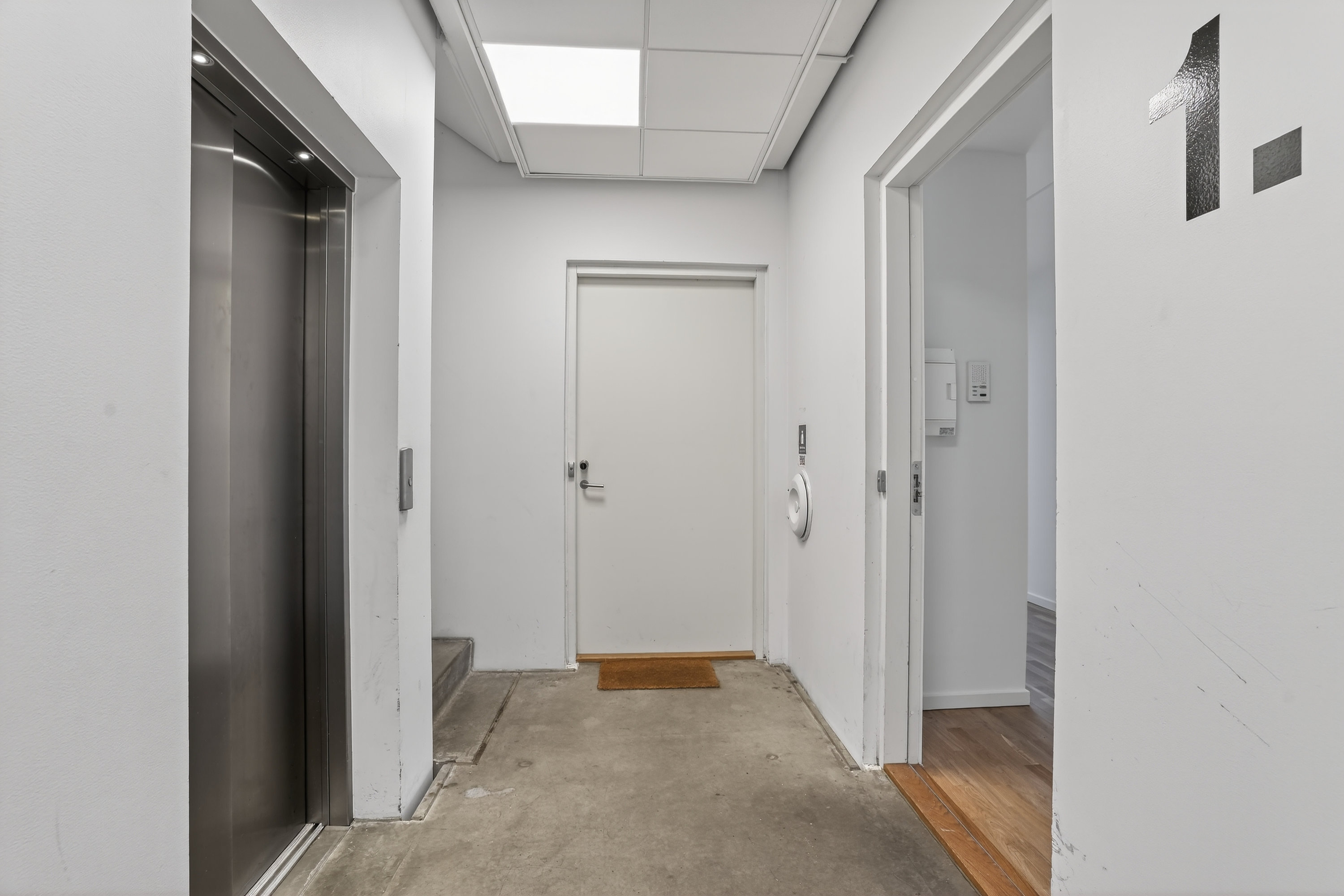 Fremhævet opgang billede i fuldskærmstilstand. Billede af Kløverbladsgade 75, 1. th., 2500 Valby