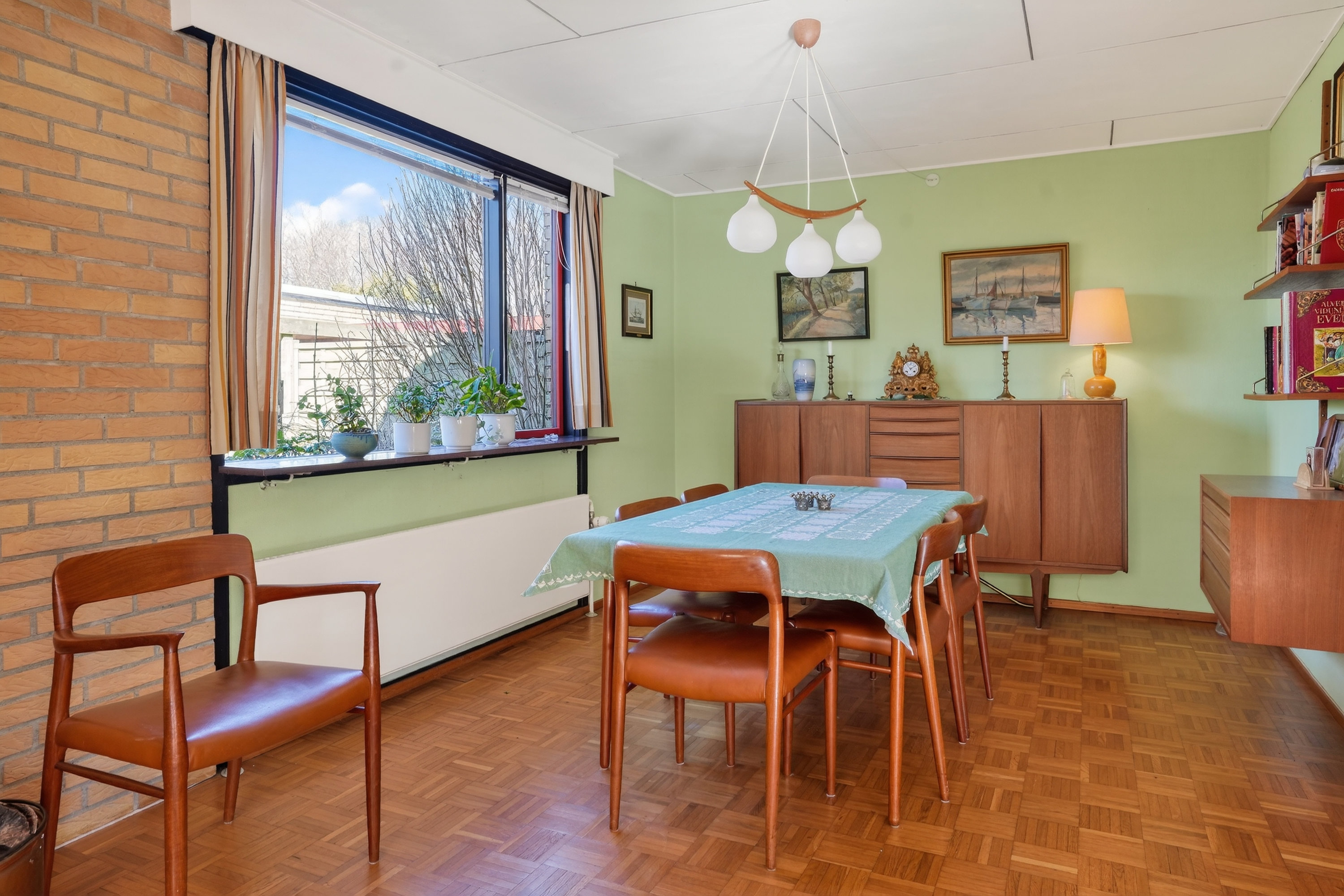 Fremhævet spisestue billede i fuldskærmstilstand. Billede af Bøgebakken 41, 3000 Helsingør