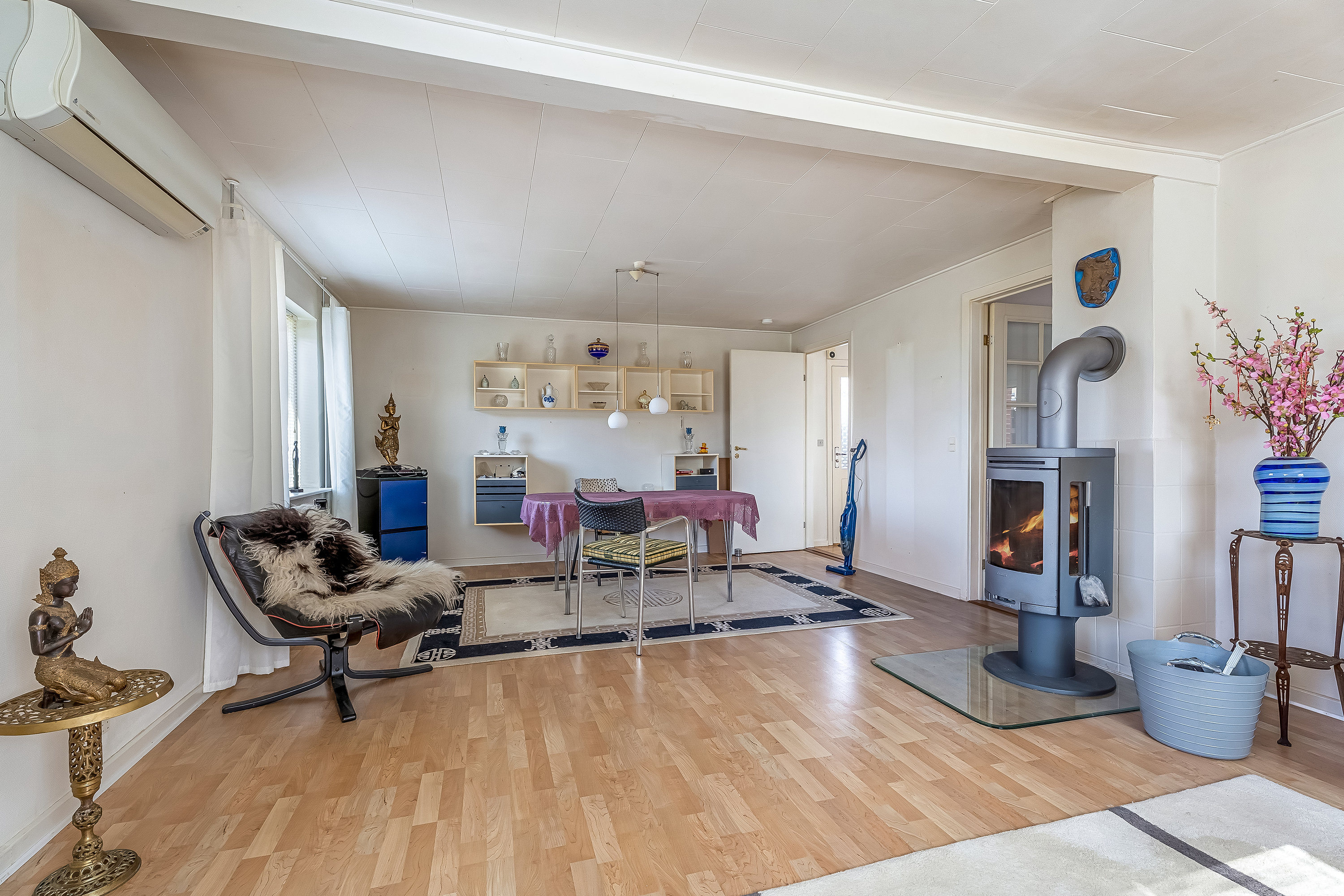 Fremhævet stue billede i fuldskærmstilstand. Billede af Havnevej 28, Langø, 4900 Nakskov