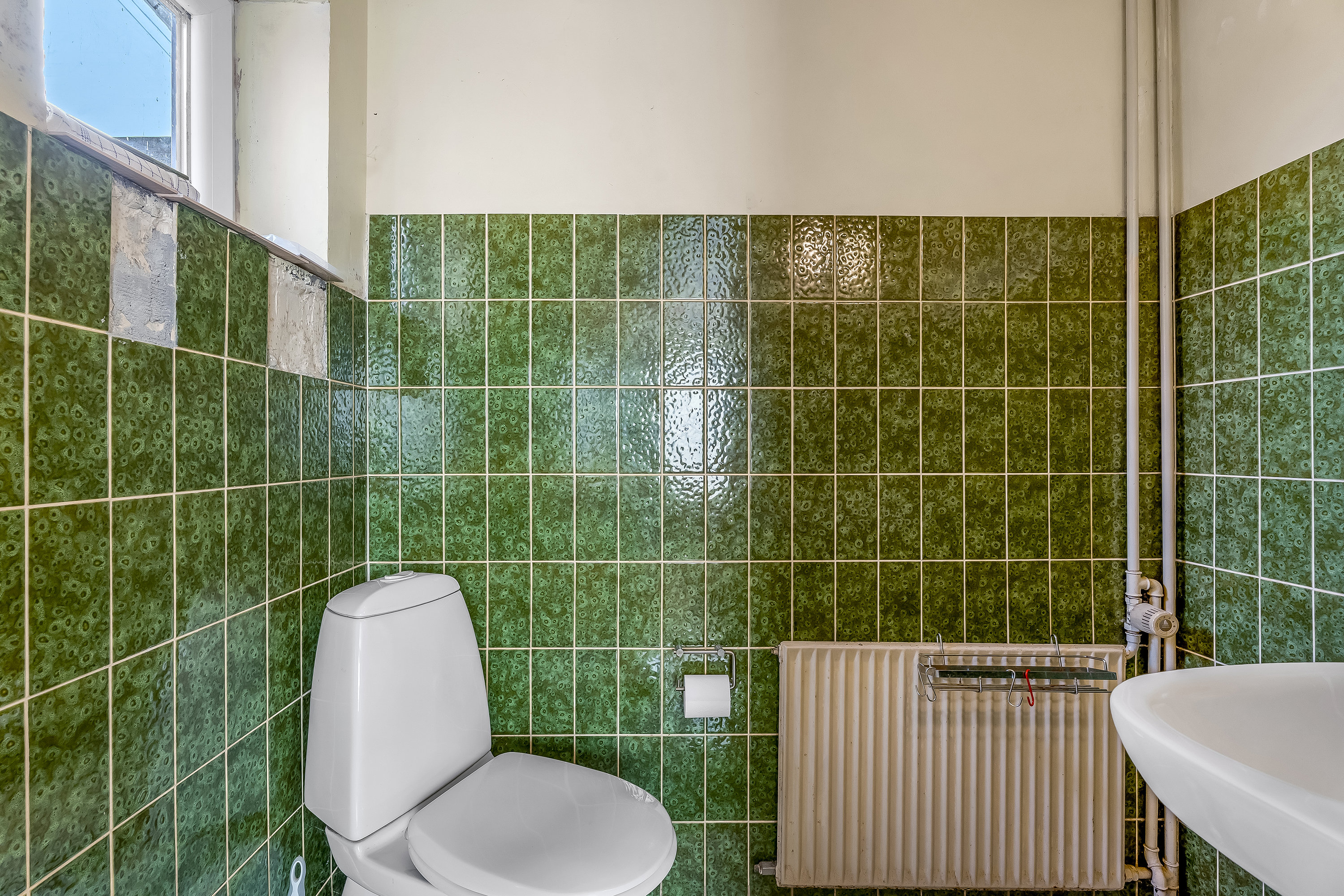 Fremhævet toilet billede i fuldskærmstilstand. Billede af Havnevej 28, Langø, 4900 Nakskov