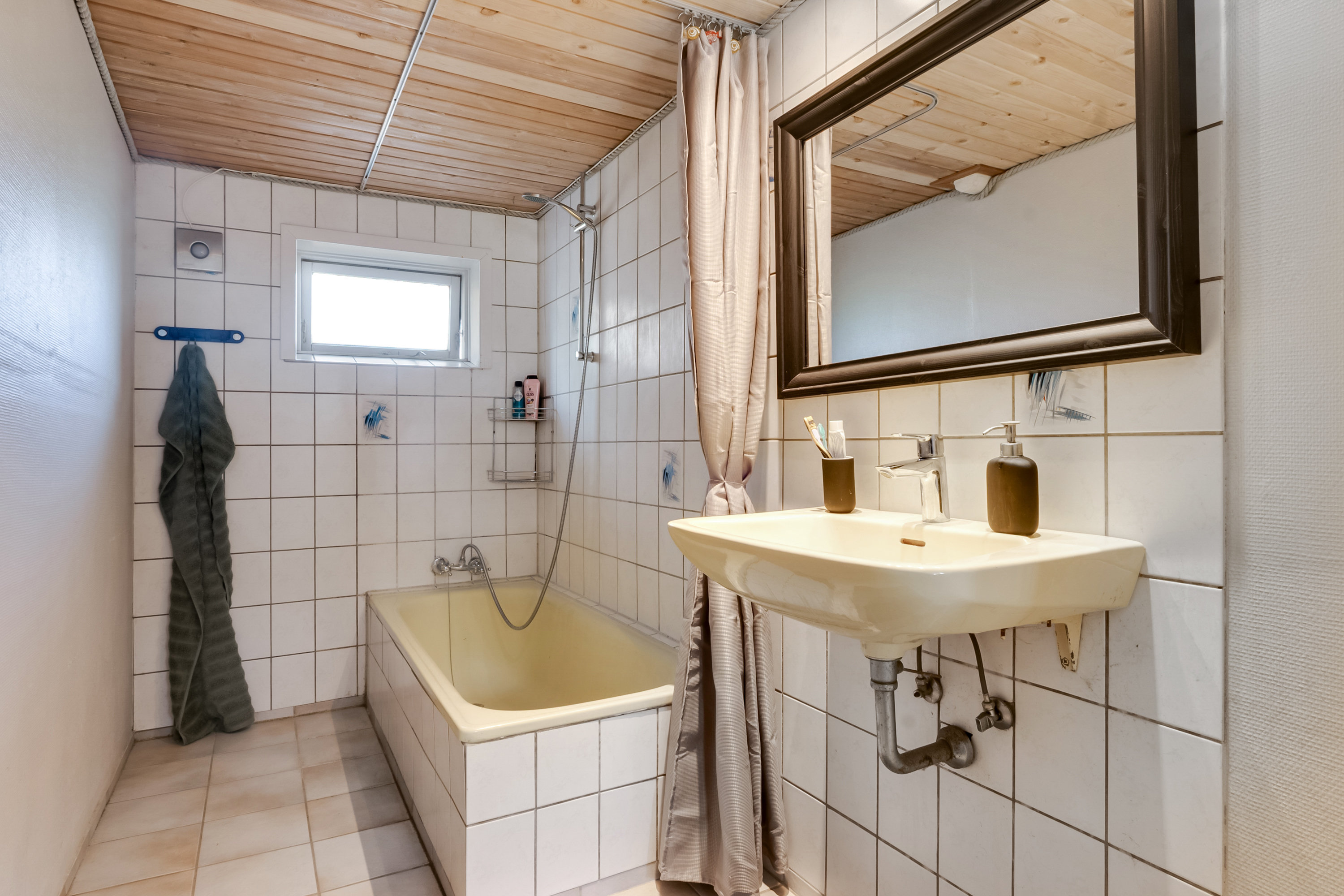 Fremhævet badeværelse billede i fuldskærmstilstand. Billede af Vøjstrupvej 37, Nr Broby, 5672 Broby