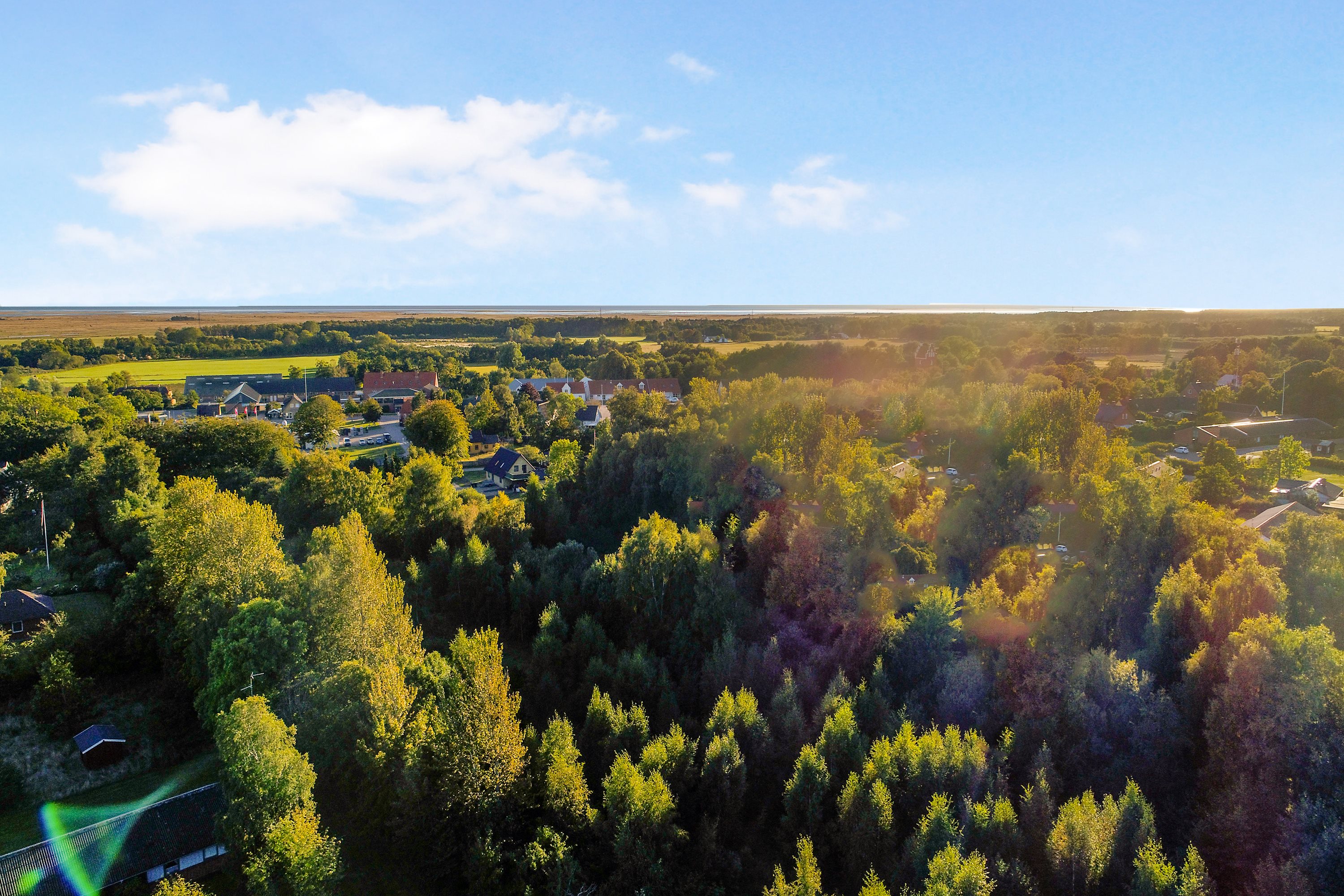 Fremhævet luftfoto billede i fuldskærmstilstand. Billede af Gartnervænget 12, Byrum By, 9940 Læsø