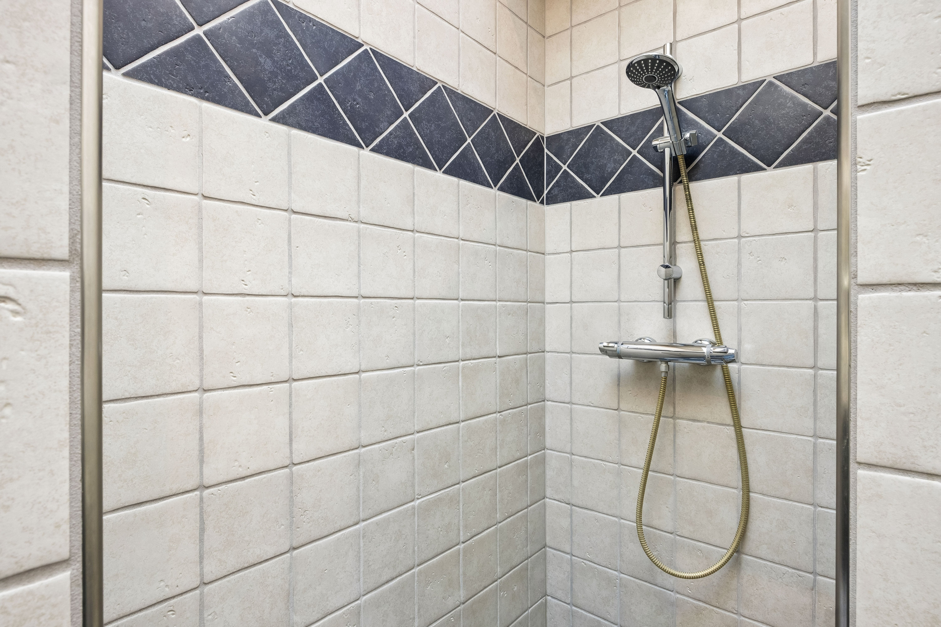 Fremhævet badeværelse billede i fuldskærmstilstand. Billede af Bygvænget 15, 4270 Høng