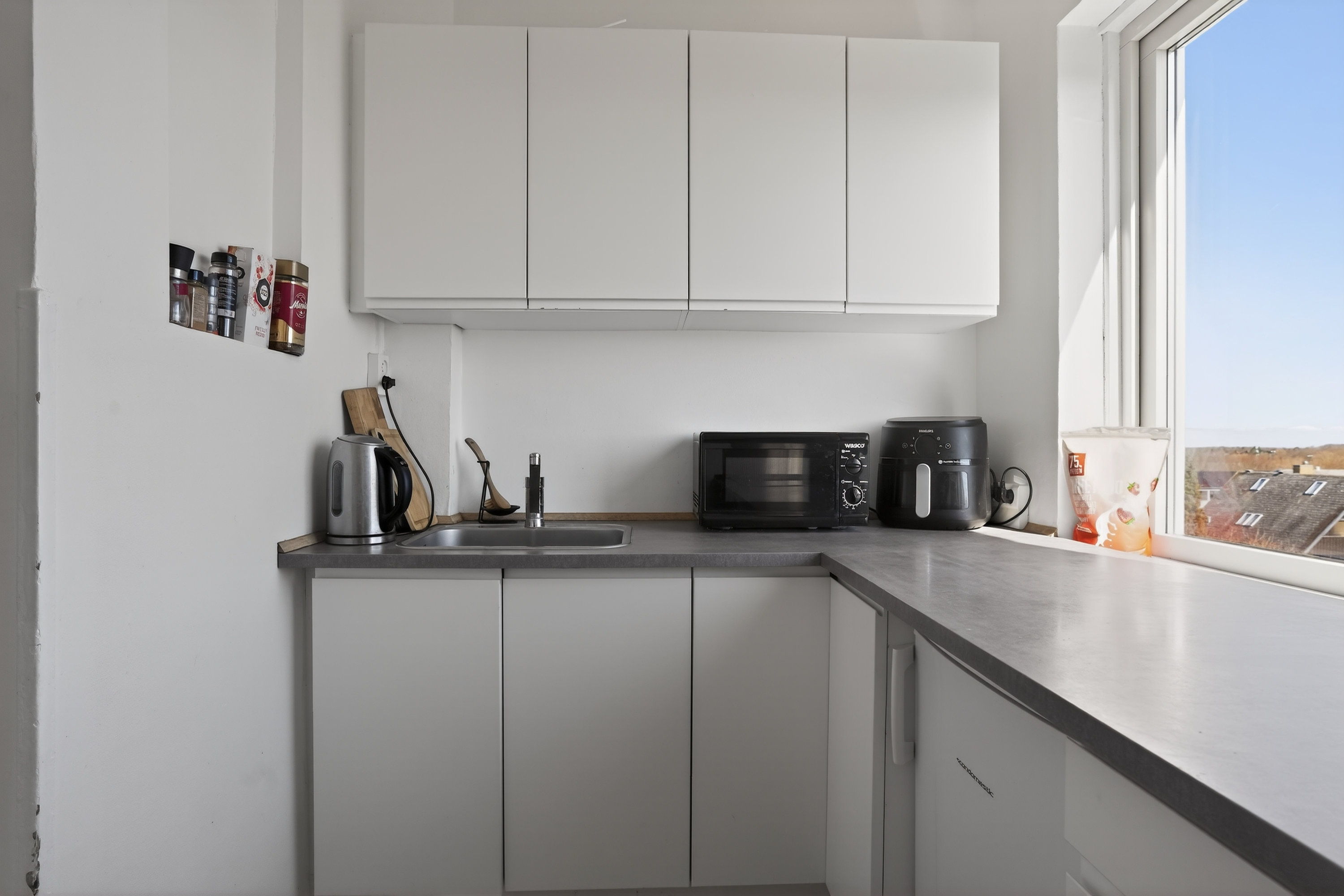 Fremhævet køkken billede i fuldskærmstilstand. Billede af Christianehøj 71, 1. th., 2860 Søborg