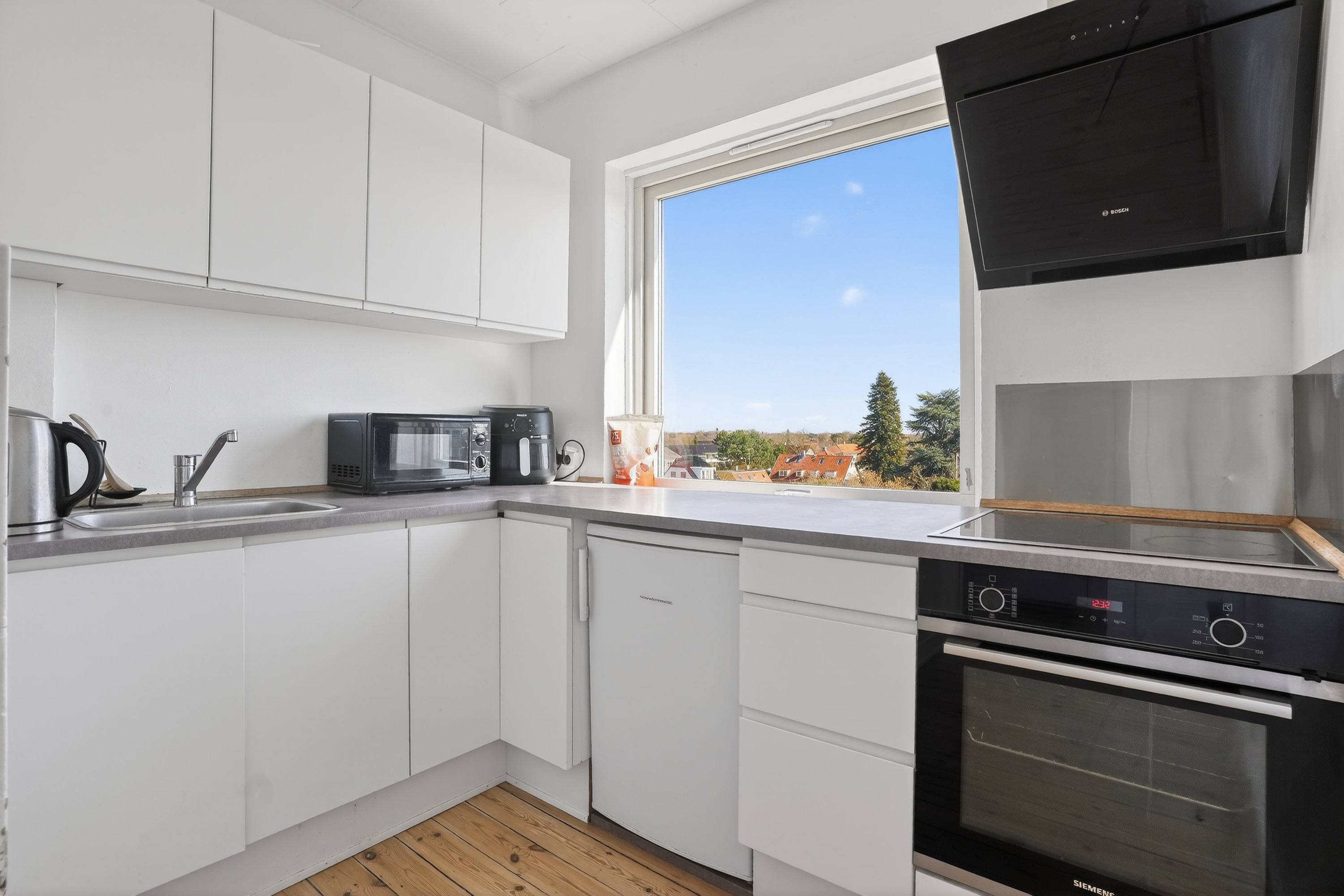 Fremhævet køkken billede i fuldskærmstilstand. Billede af Christianehøj 71, 1. th., 2860 Søborg