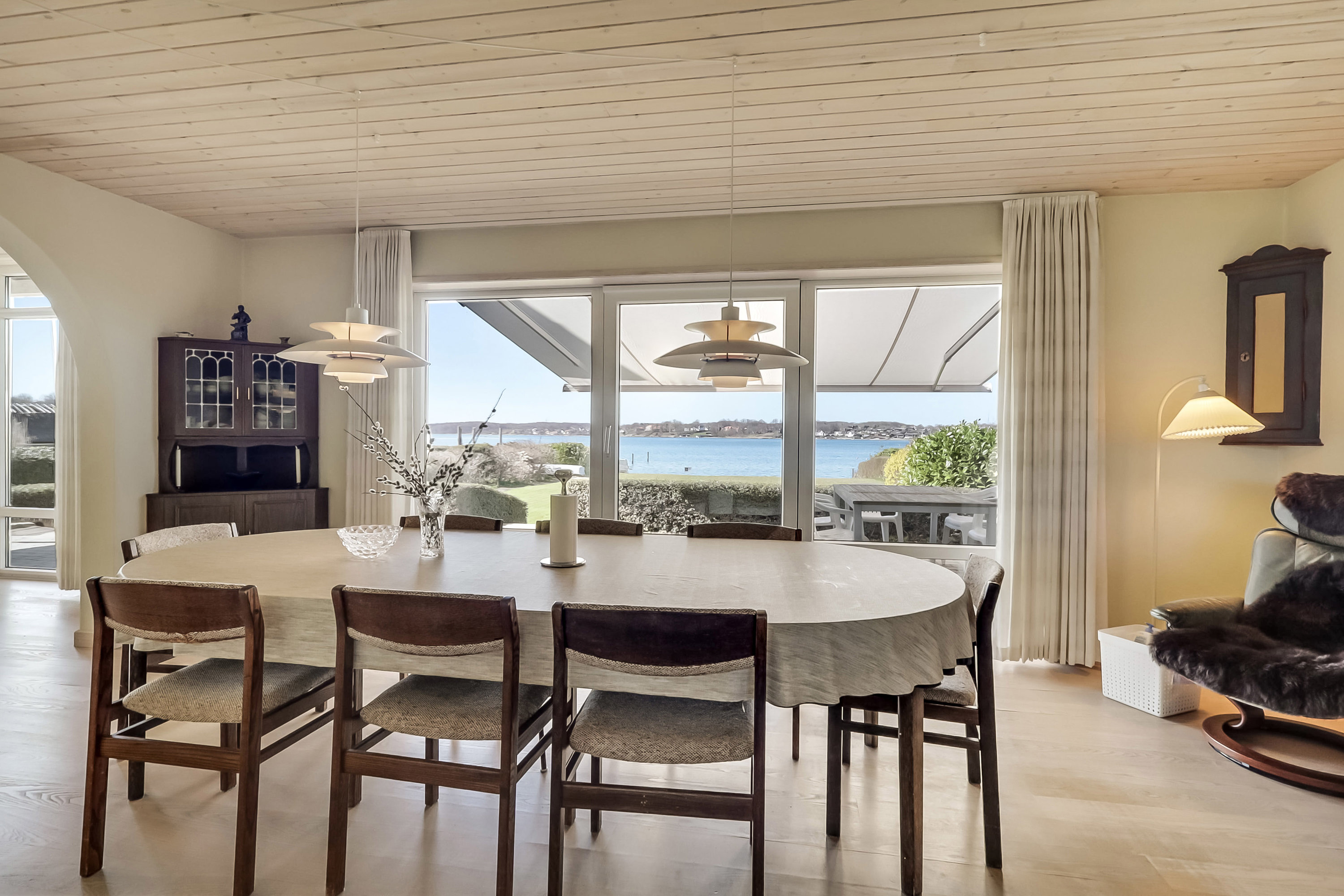 Fremhævet stue billede i fuldskærmstilstand. Billede af Tordenskjoldsvej 28, Tåsinge, 5700 Svendborg