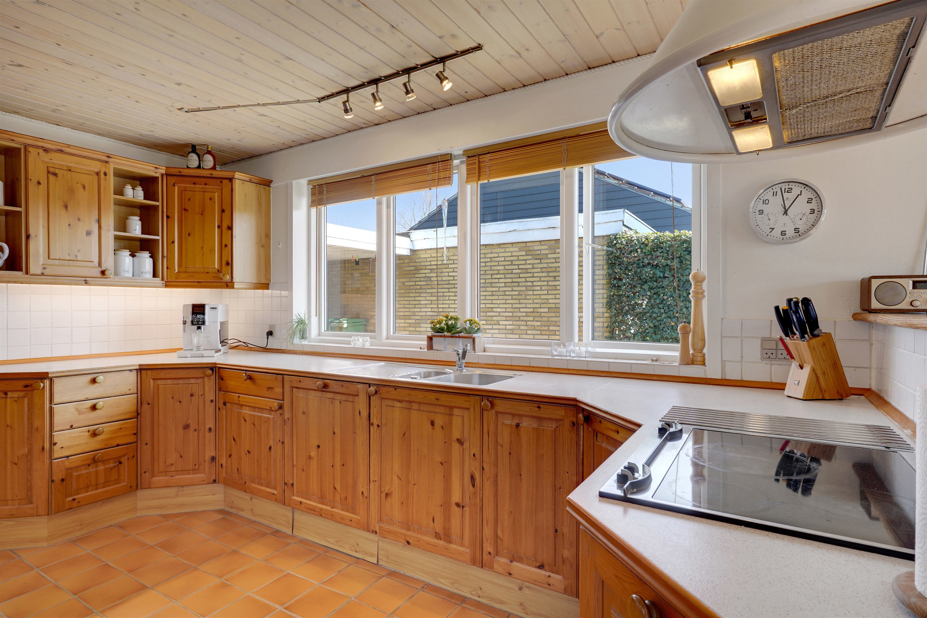 Fremhævet køkken billede i fuldskærmstilstand. Billede af Sønderager 7, 6731 Tjæreborg