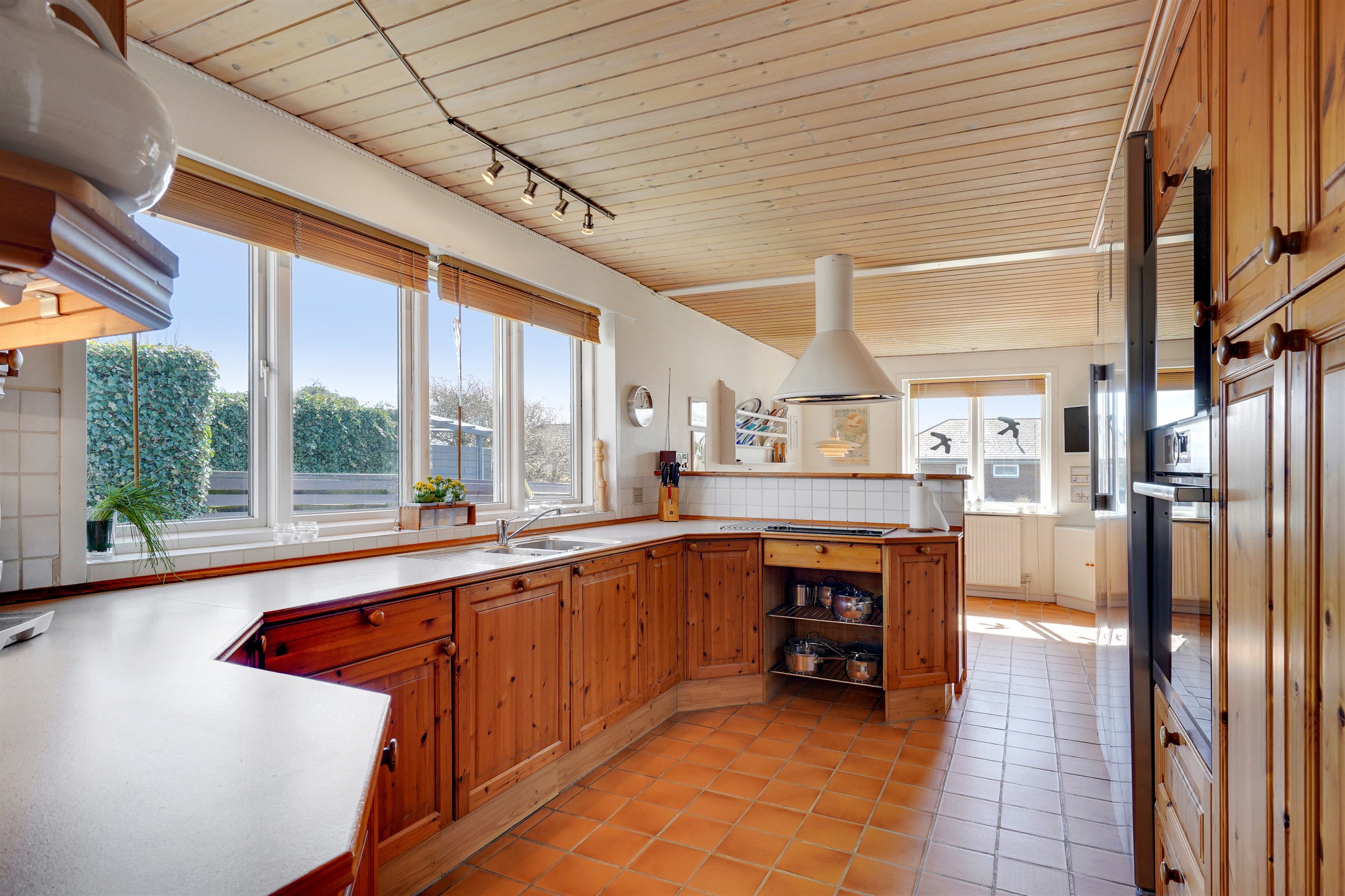 Fremhævet køkken billede i fuldskærmstilstand. Billede af Sønderager 7, 6731 Tjæreborg