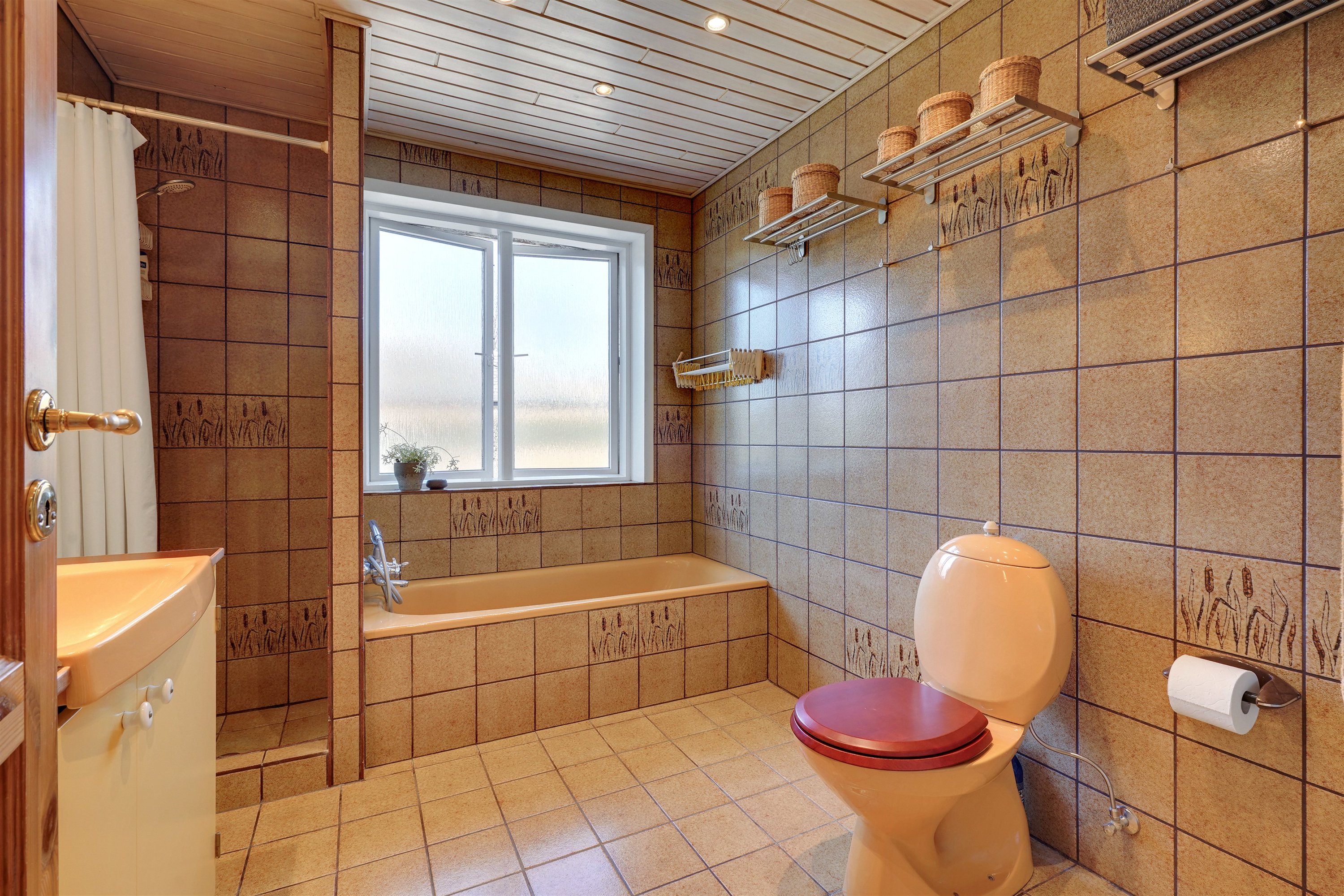 Fremhævet badeværelse billede i fuldskærmstilstand. Billede af Sønderager 7, 6731 Tjæreborg